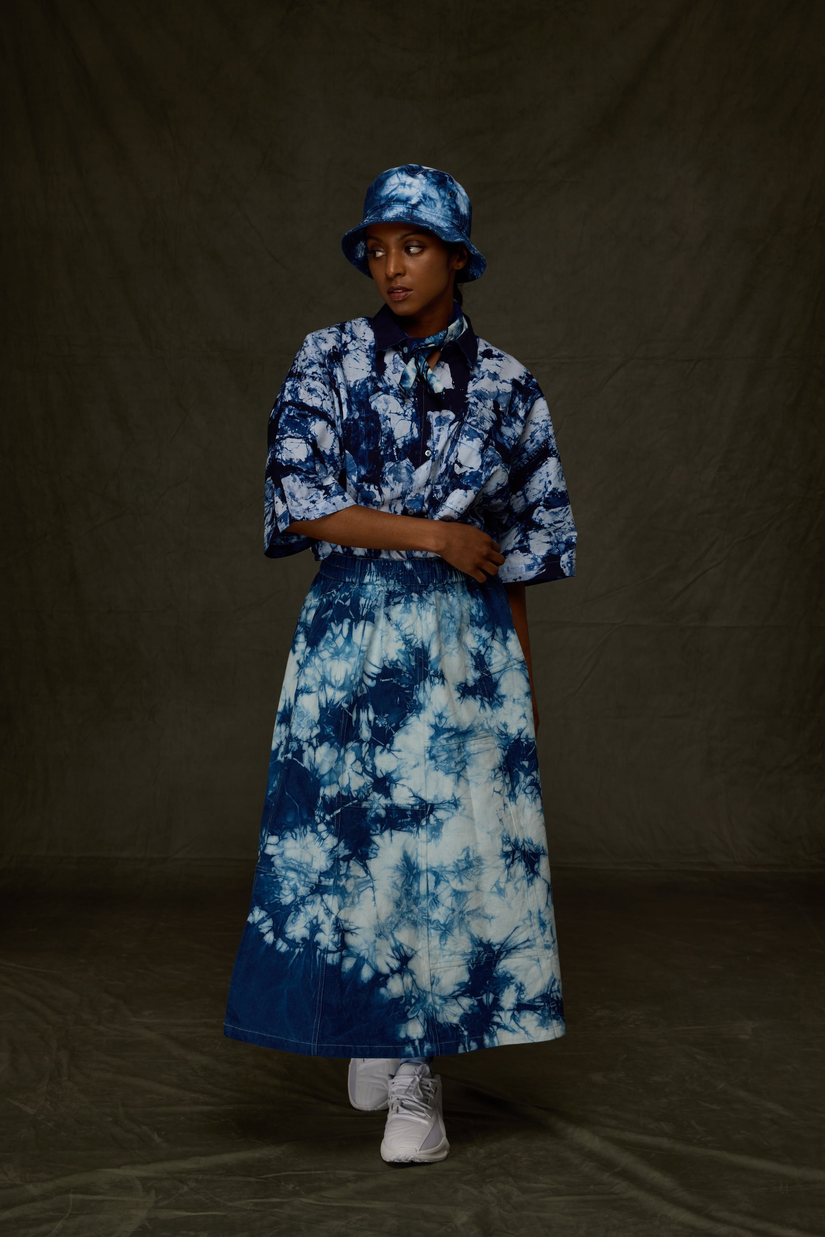 JAPANESE INDIGO DYE
We use modern shibori techniques combined with traditional dyeing methods.