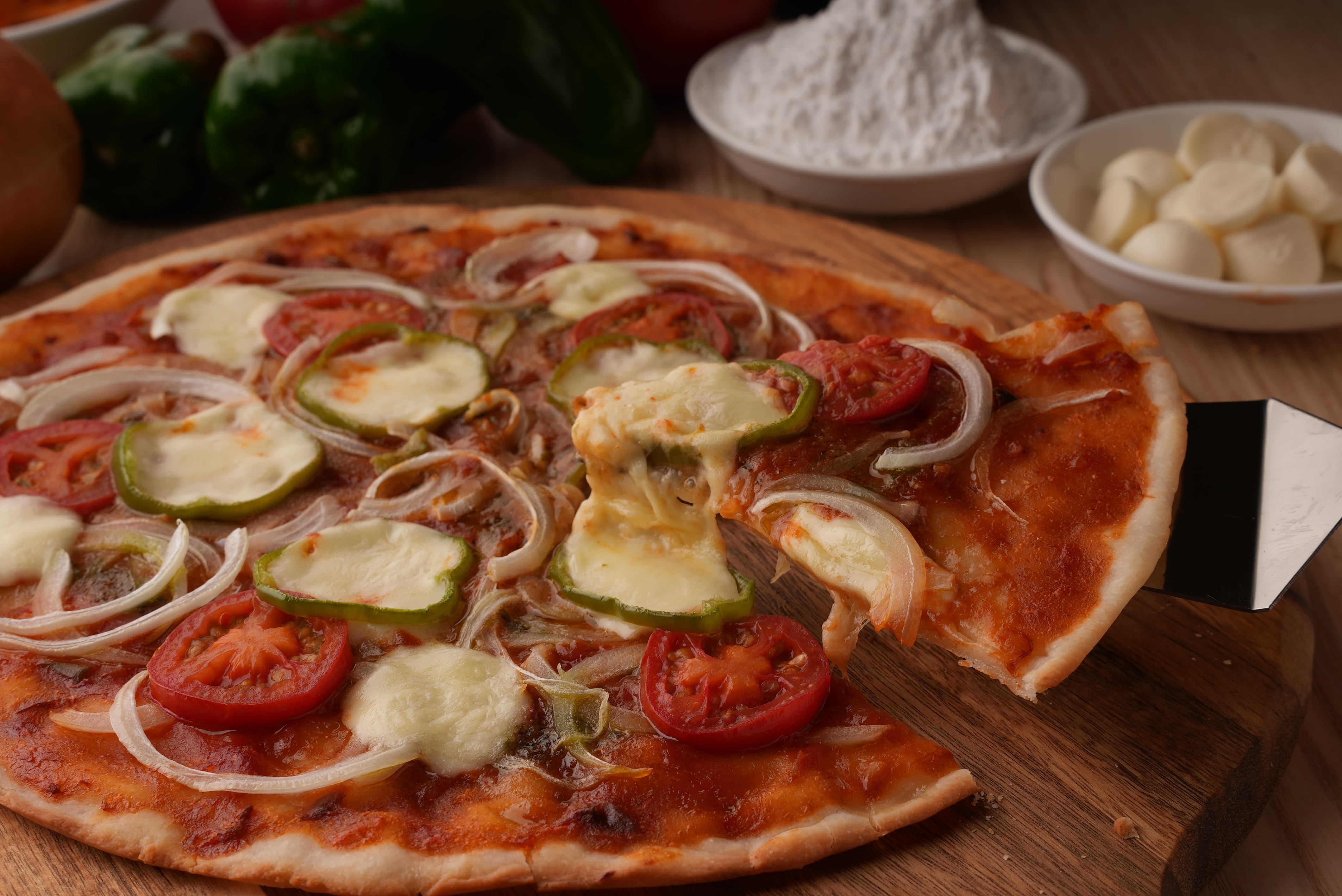 徳島産トマトのマルゲリータ米粉ピザ（グルテンフリー）