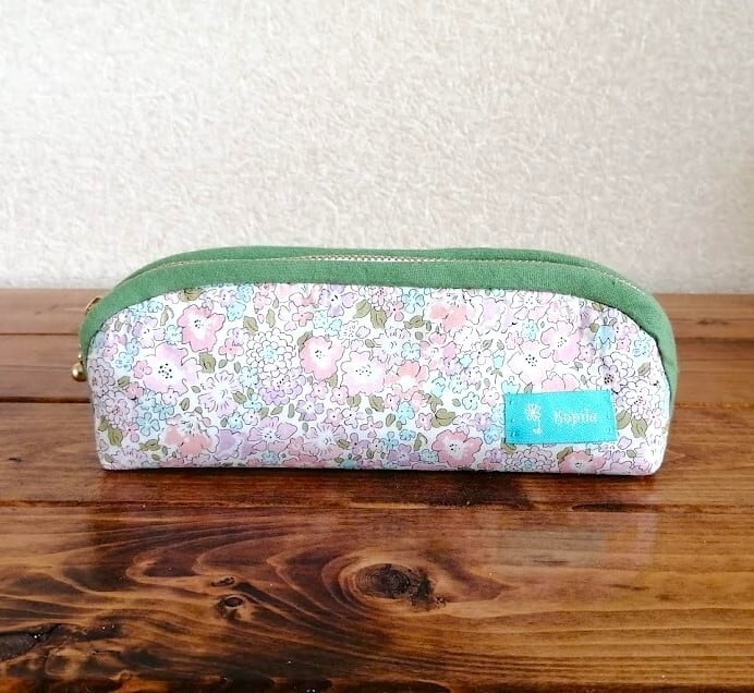 Liberty bi-coloured 
slim pouch