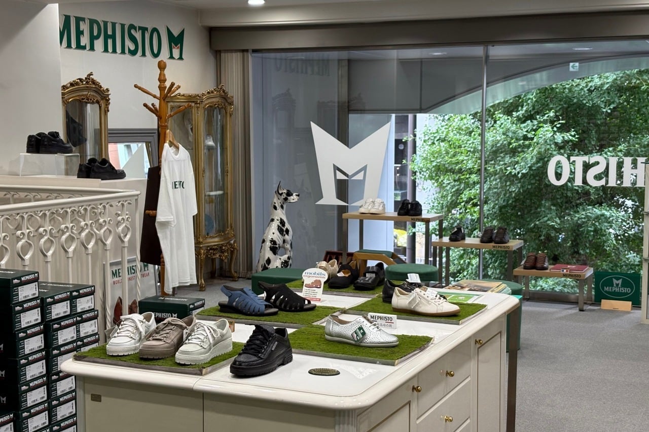 MEPHISTO FITTINGROOM