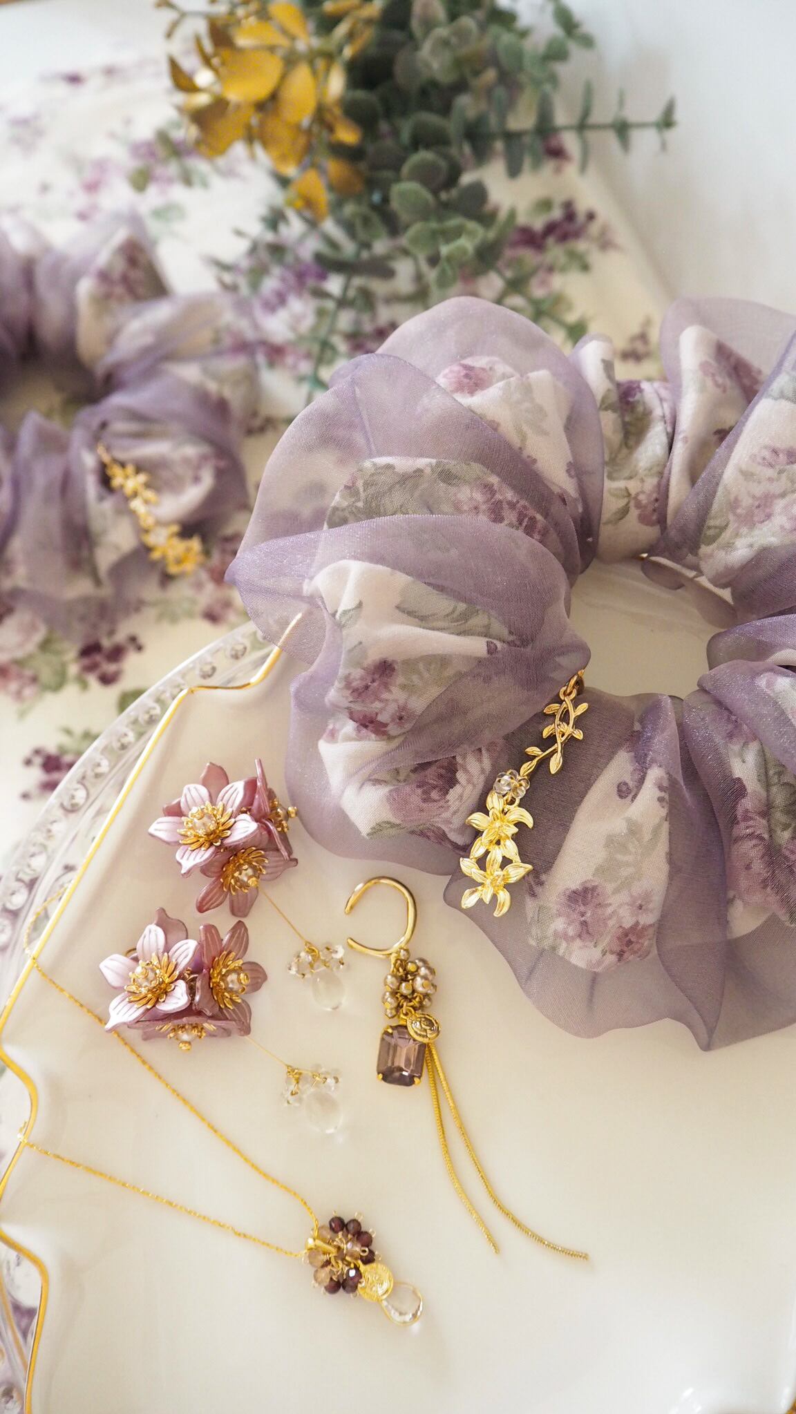 紅葉並木をお散歩ねこちゃん(手描き！)ヘアゴム ポニーフックブローチ