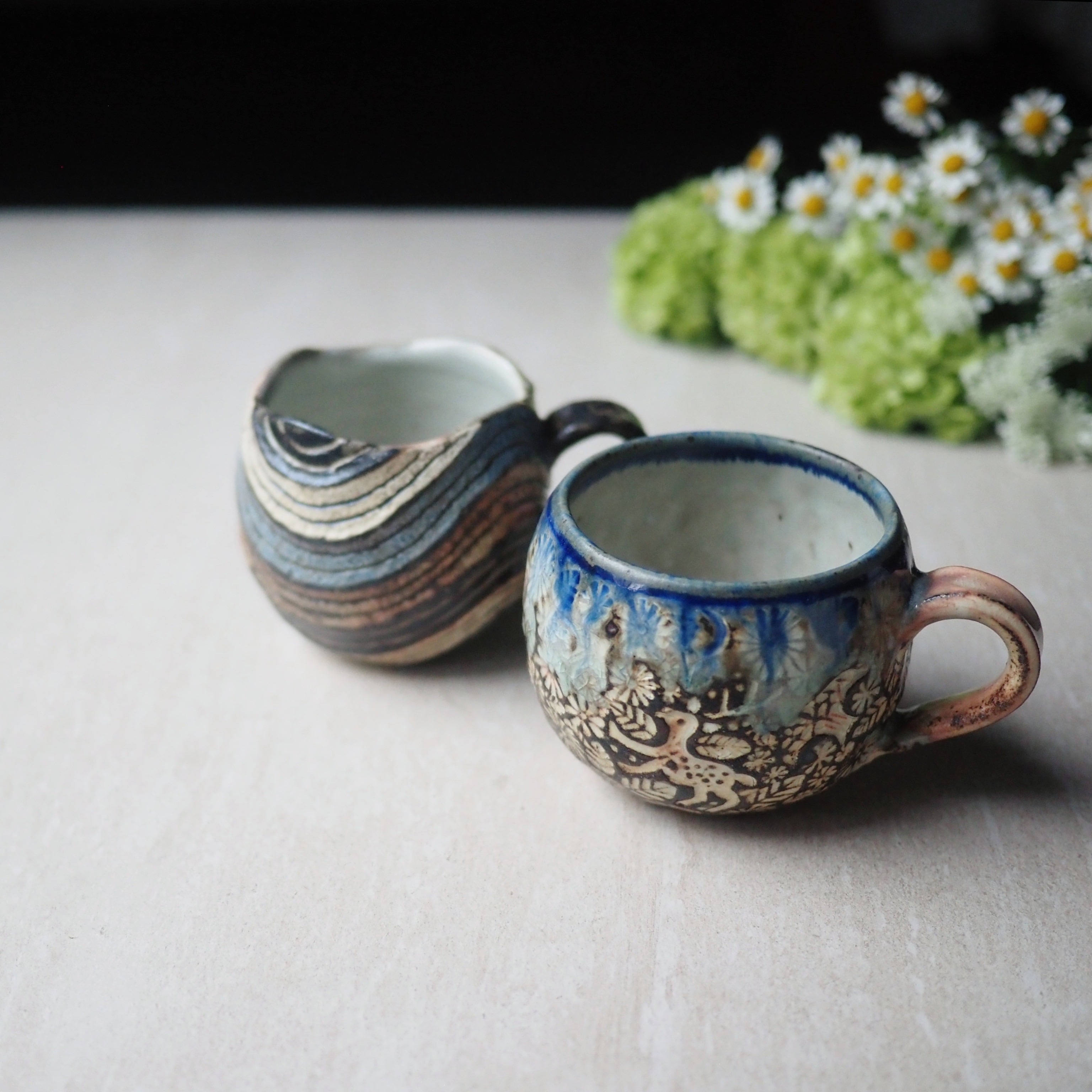 薮本　寛之　ー陶展ー<br />  
〜薫風便り〜<br />  
5/23(sat.)~5/31(sun.)*closed:27<br />  
ーーーーーーーーーーーーーーー<br />  
◯5/23,24は薮本寛之さんが在廊致します。<br />  
◯5/23,24の14:00までの入店は、ご予約を頂きました方のみとなっております。<br />  <br />  

光の輝きが増す頃<br />  
緑の薫りを含んだ穏やかな風が吹く<br />  
若葉がきらきら小鳥も歌い<br />  
小花がゆらゆら鹿が駆ける<br />  
自然に囲まれた工房より<br />  
日々の暮らしが豊かになるうつわを
藪本寛之さんからお届け頂きます<br />  <br />  

〜薮本寛之さんプロフィール〜<br />  
1983年　大阪生まれ<br />  
2002年　龍谷大学で陶芸と出会う<br />  
2006年　龍谷大学卒業<br />  
2009年　奈良で作陶を始める以後、各地で展示会を開催<br />  
2026年　第27回美濃茶盌展　入選<br />  

