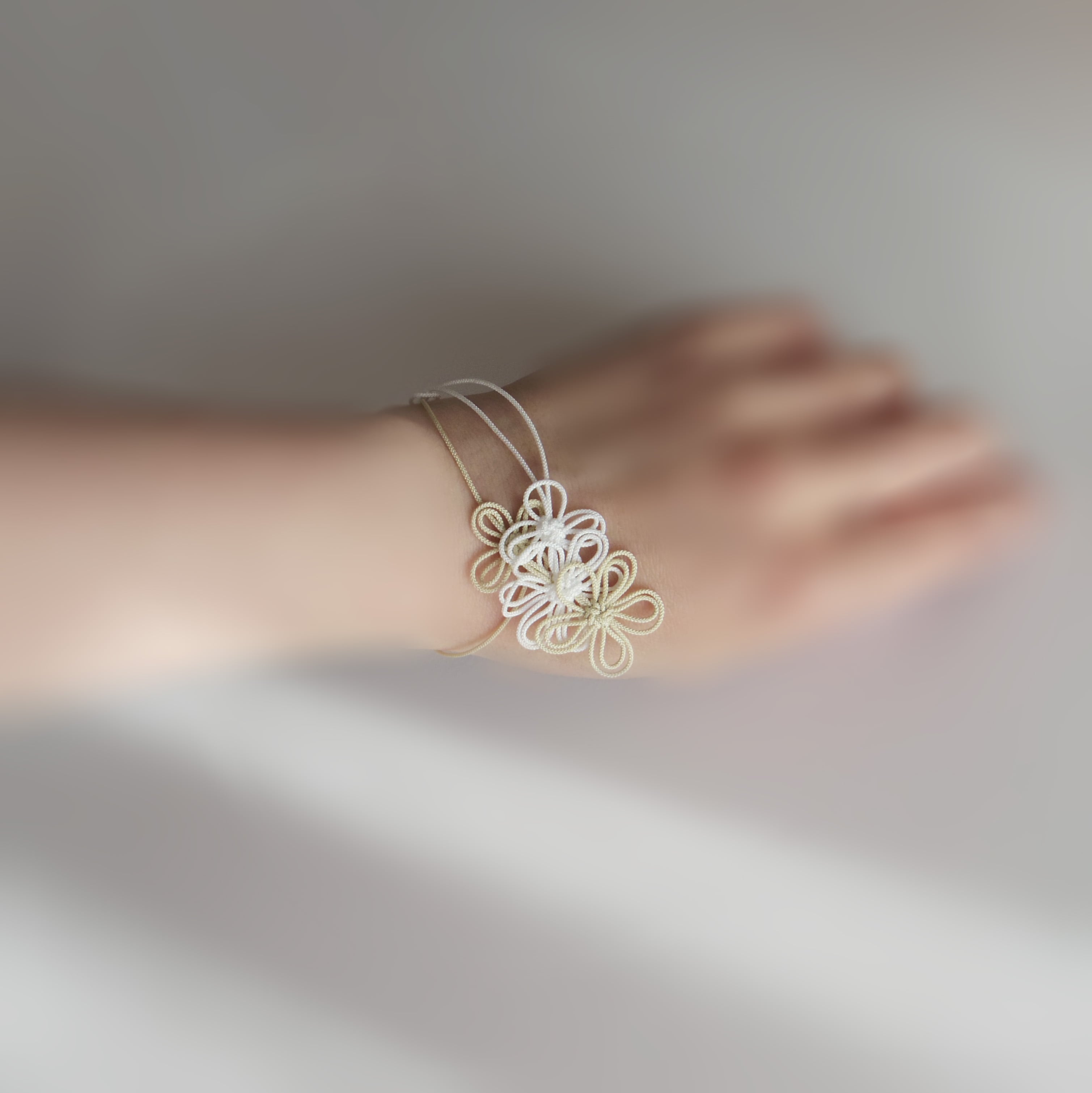 2026.1.19. up
ブレスレット「誇、逢観ての」（アイボリー×白）