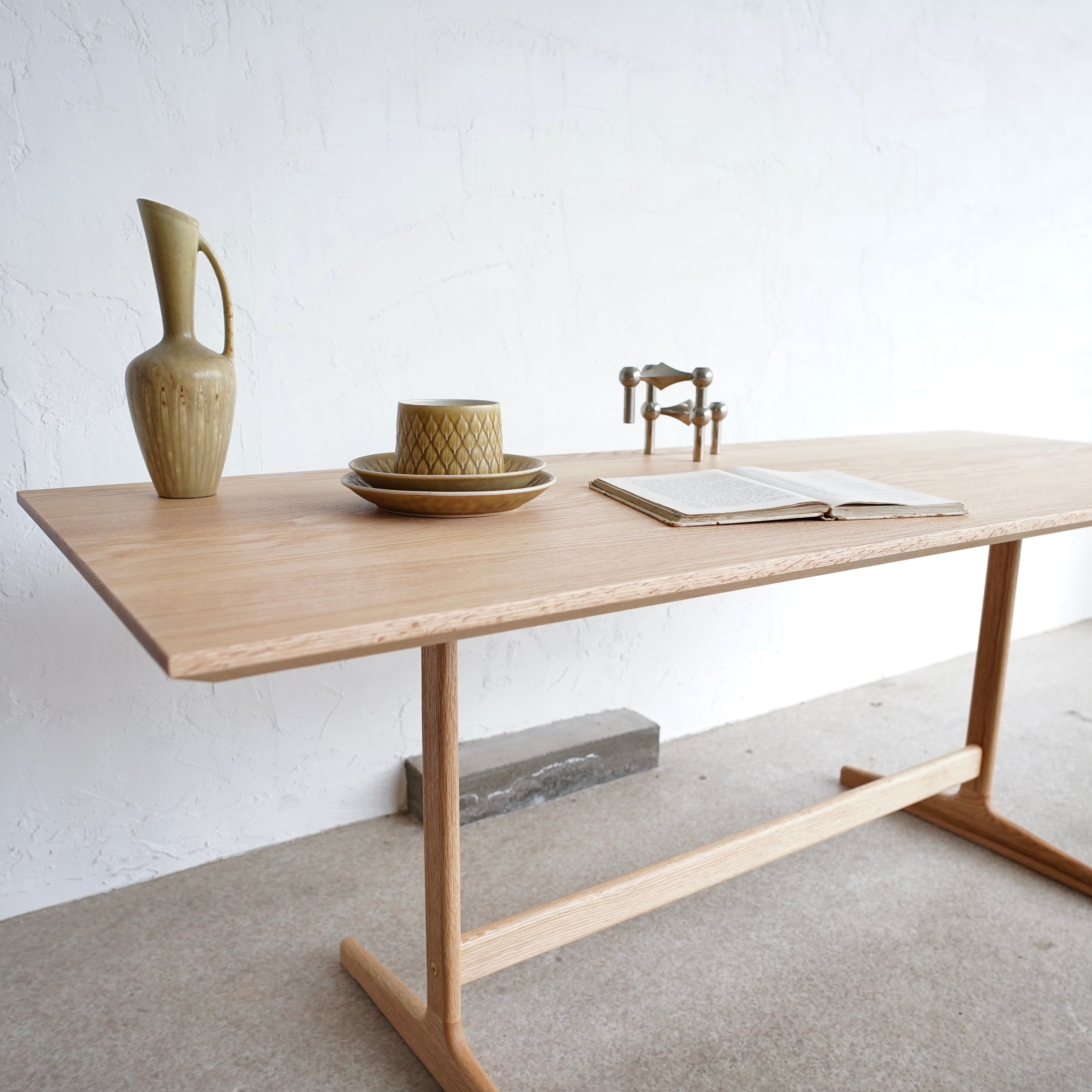 オーク無垢材ラウンドテーブル　BetterLife & Vibes Better Life & Vibes