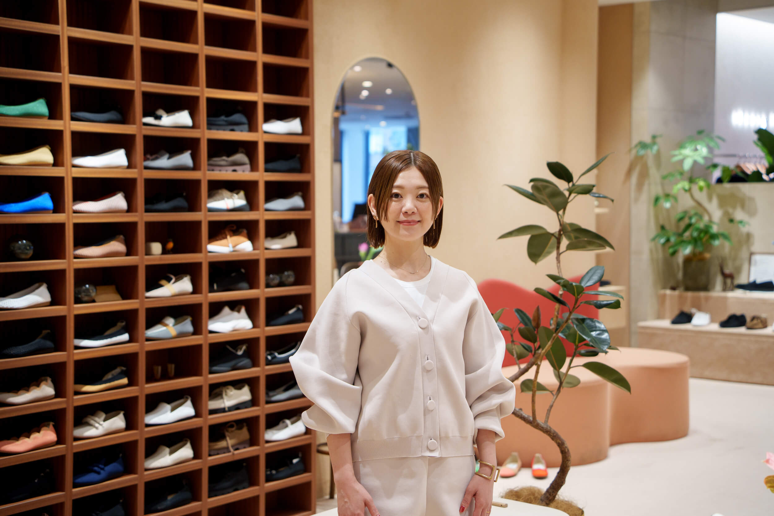 福岡店舗マネージャー甲斐真奈美が改革する「心地よい一歩」
