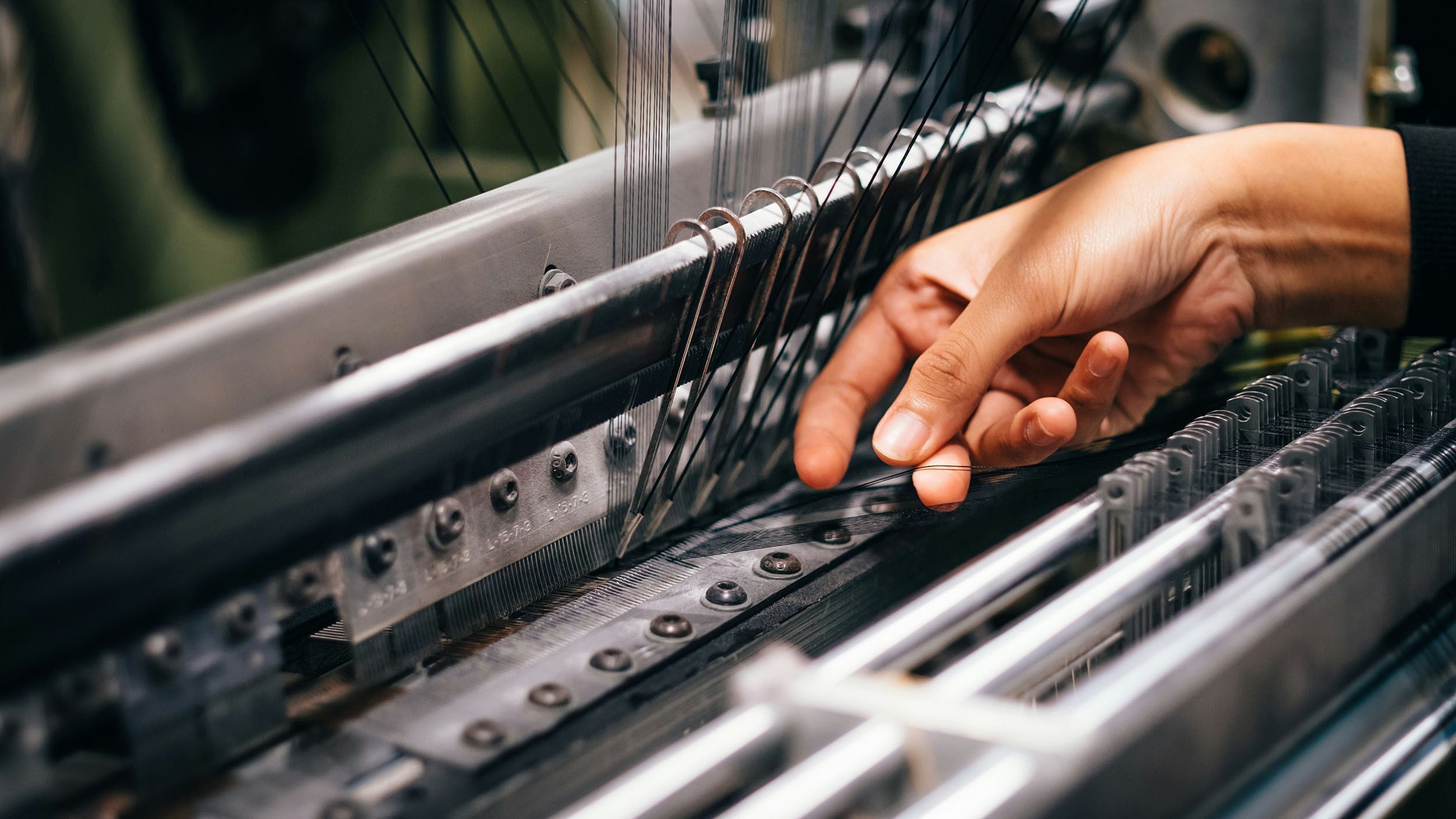 歴史と伝統の温もり
職人の技が製品に宿る