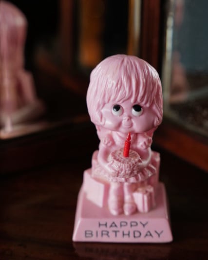 ヴィンテージ雑貨<br>
HAPPY BIRTHDAY<br>
ピンクフィギュア