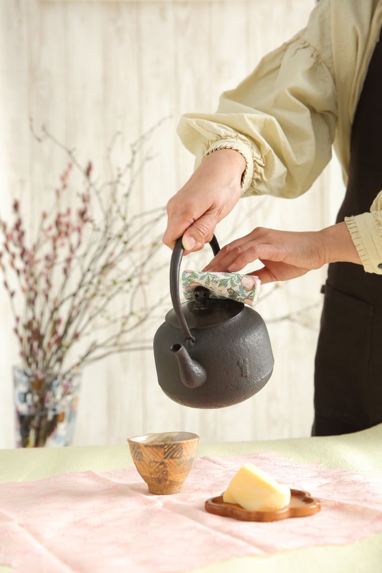 新品、供箱、栞付　岩手県奥州水沢幸工芸　現代の名工 佐藤勝久造　丸平型糸目波文 未使用品、供箱付 岩手県奥州水沢幸工芸 現代の名工 佐藤勝久造 丸平型