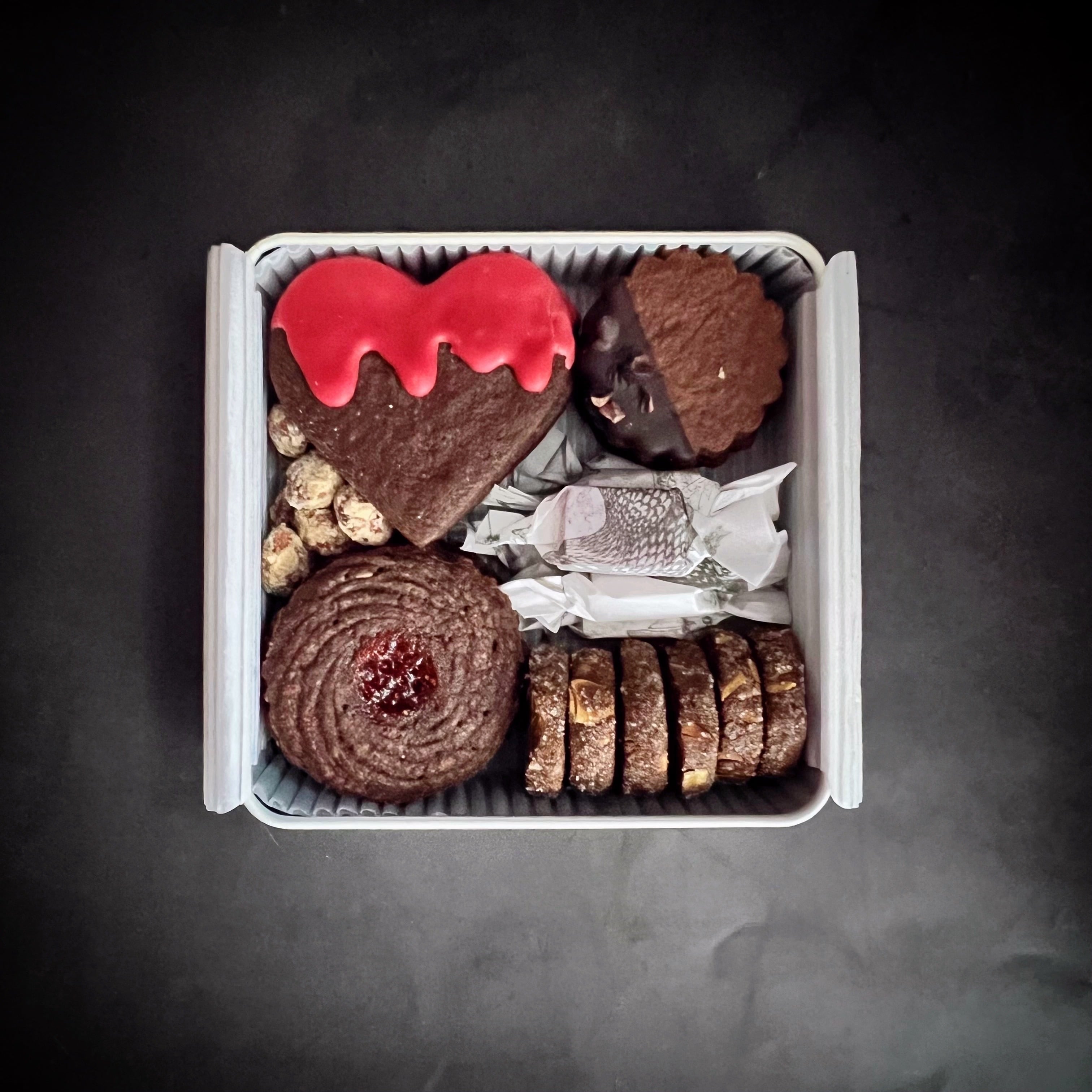 バレンタイン缶