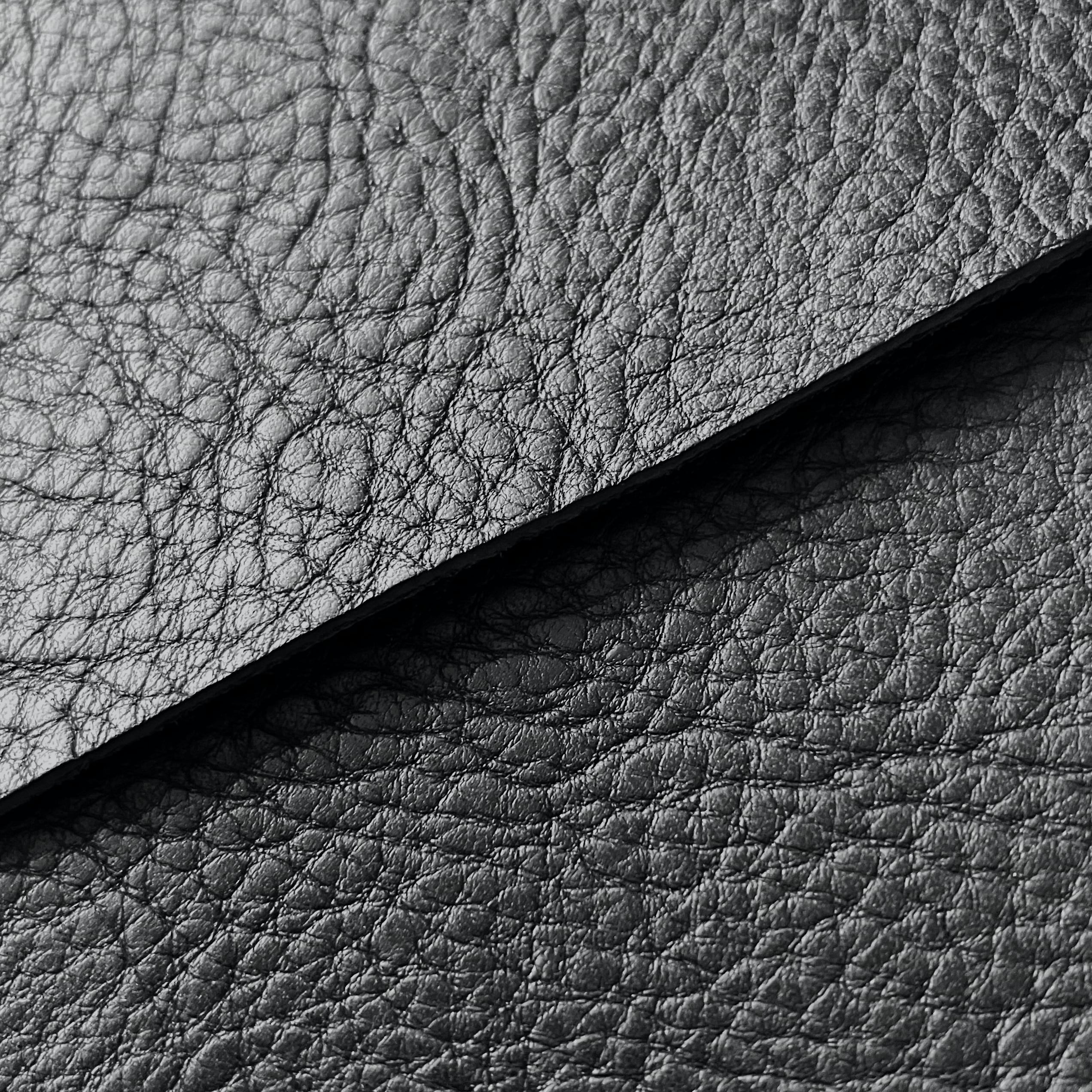 CLASSIC LEATHER<br>
