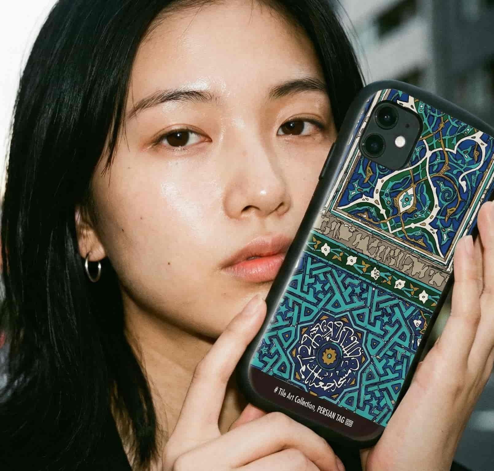 #OASIS from Yazd
イランでも最も歴史のある街のひとつ、ヤズドのジャーメモスクのタイルアートをサンプリング。

鮮やかなターコイズブルーをベースにした、クールで気品が漂う幾何学模様のデザインは、砂漠の街・ヤズドに造られたオアシスのよう。