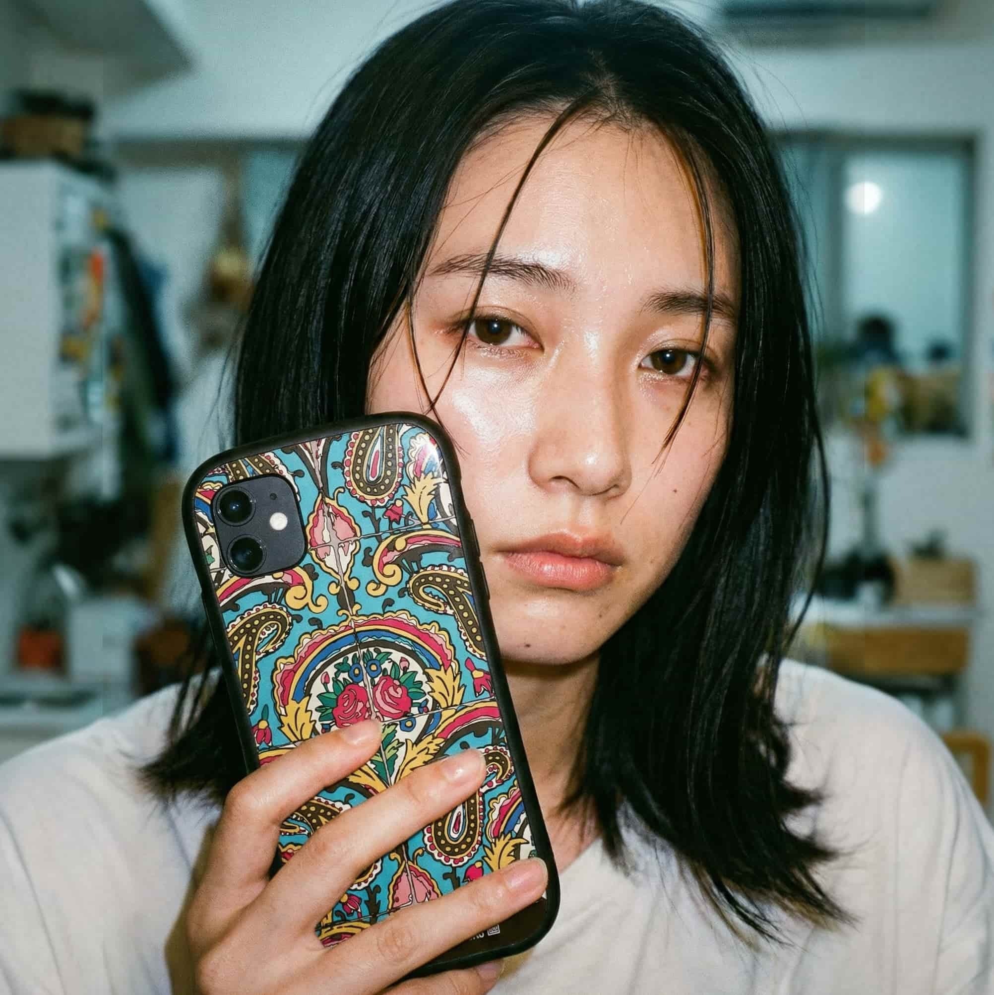 #PALACE from Tehran
19世期に王の宮殿として使われたテヘランのゴレスタン・パレスのタイルアートをサンプリング。

鮮やかなブルーをベースに、ペイズリーとボタニカルを掛け合わせたデザインはまさにペルシアンアートの醍醐味。