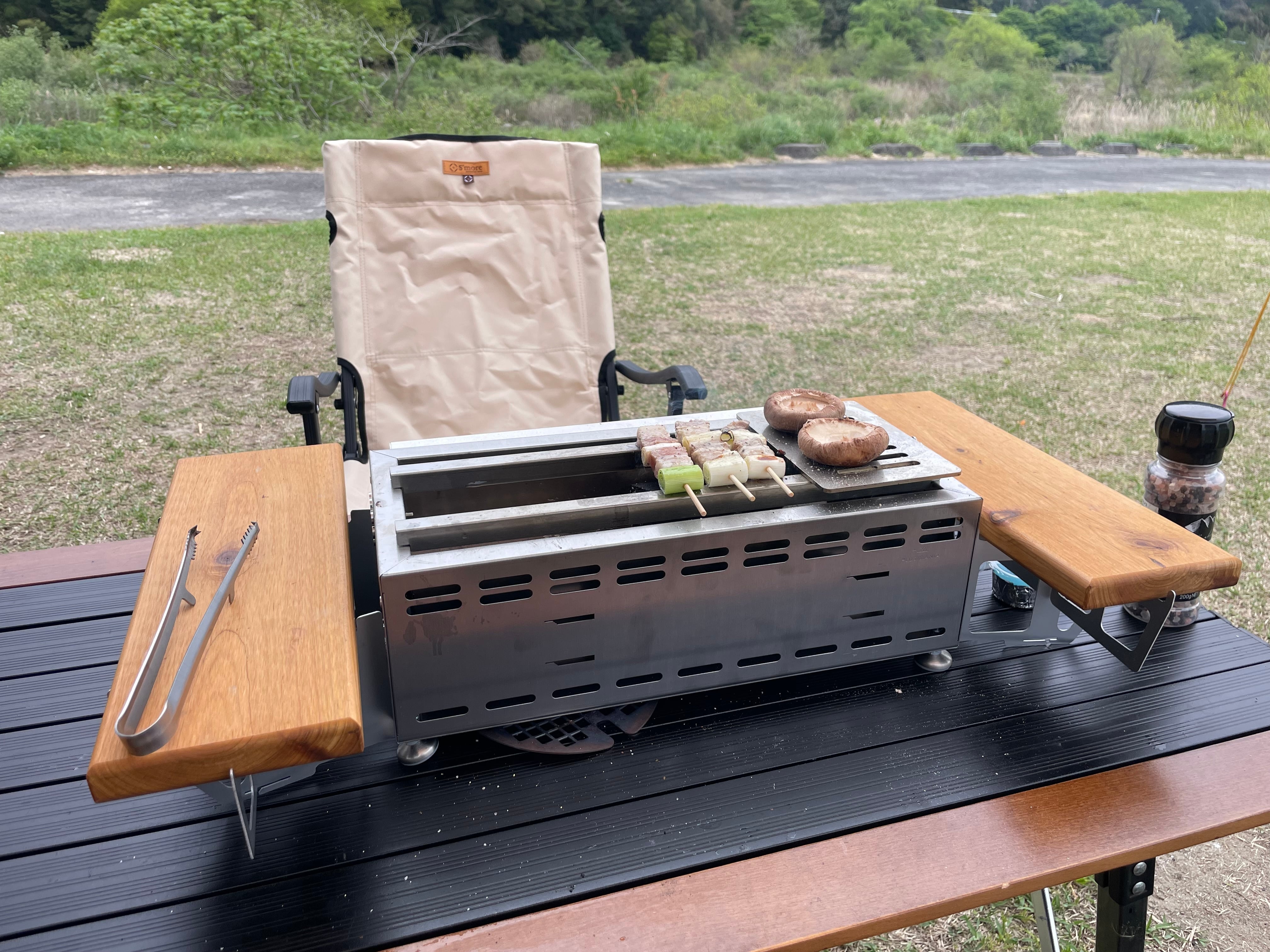 ファイヤー＋バード375
☆串焼きに特化した炭火焼グリル。IGTテーブル1.5ユニットサイズ。直置きスタイルも雰囲気あってよし☆