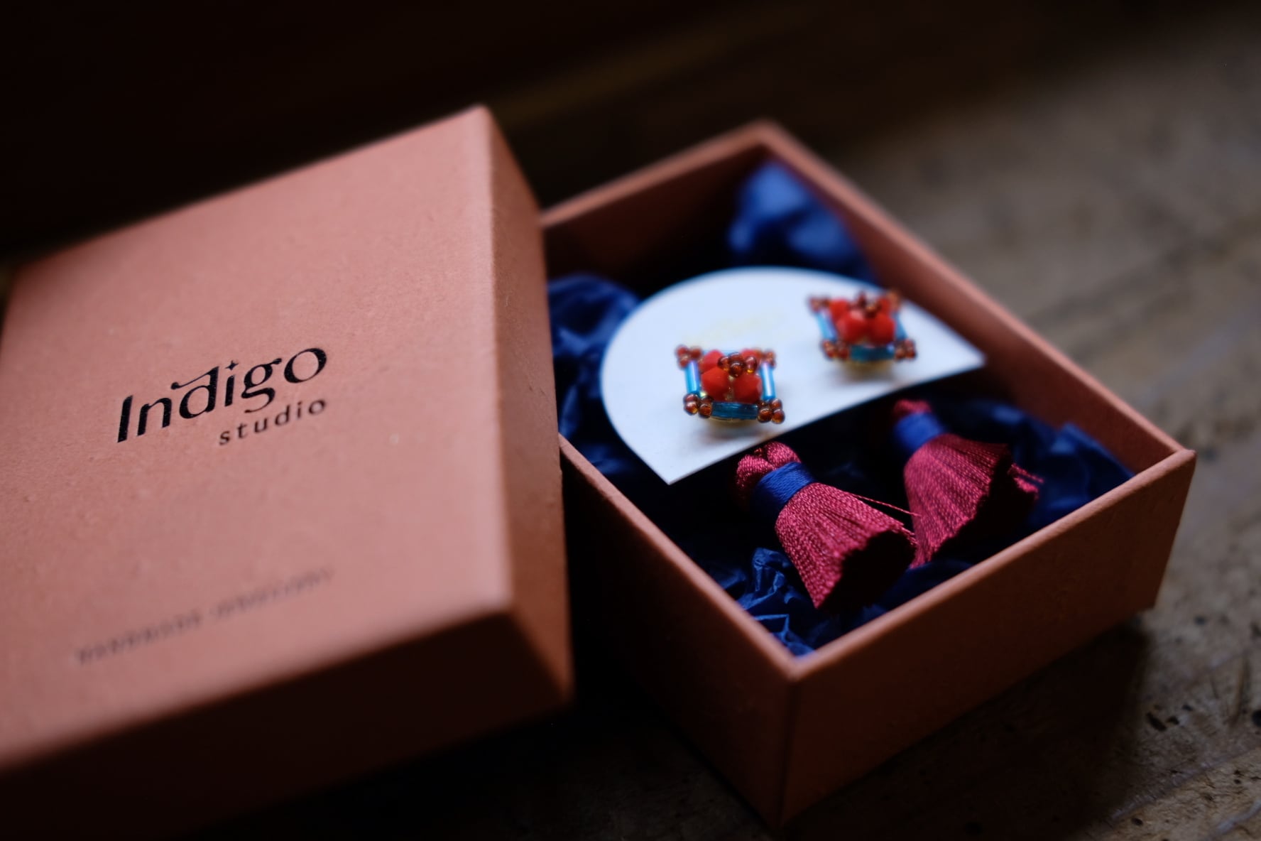 indigo studio ｜ マジョリカタイル柄タッセルピアス・イヤリング