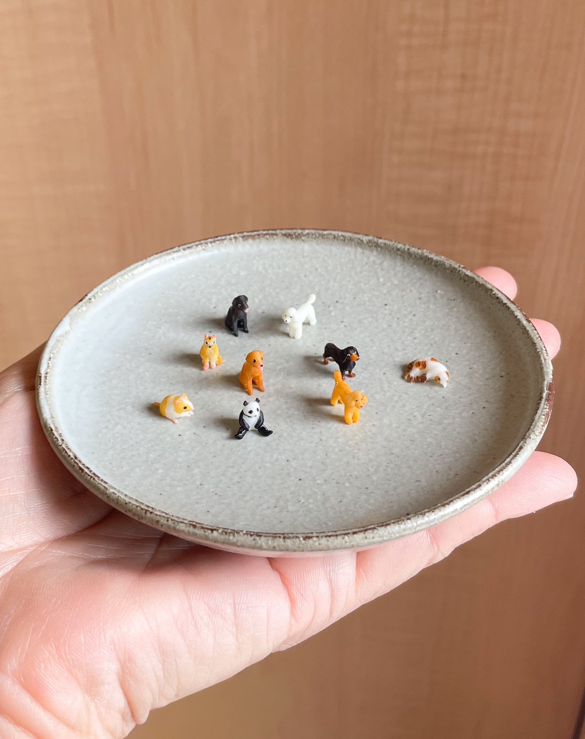 白またはカラー