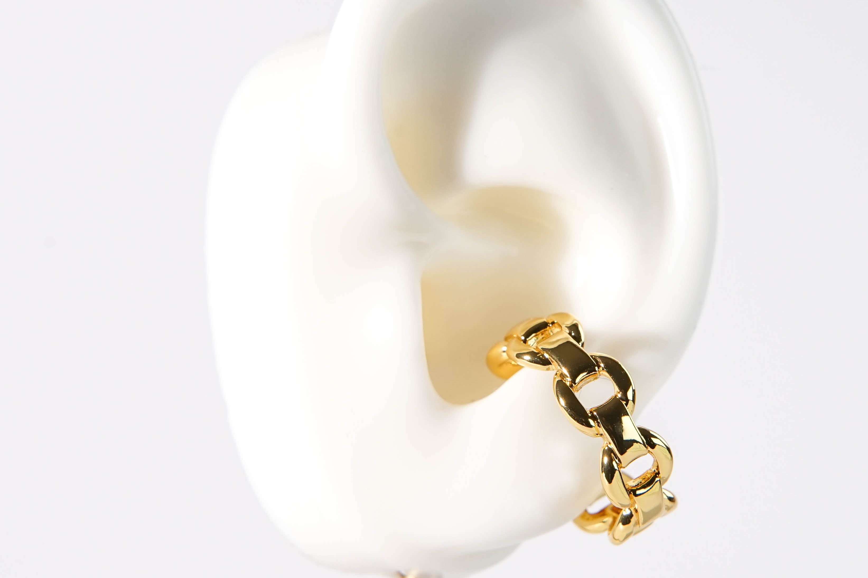Earcuff