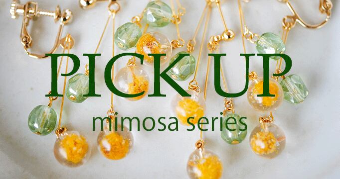 【ハンドメイド】056 アリッサムとバラのピアス/イヤリング ハンドメイド】056 アリッサムとバラのピアス/イヤリング（薔薇