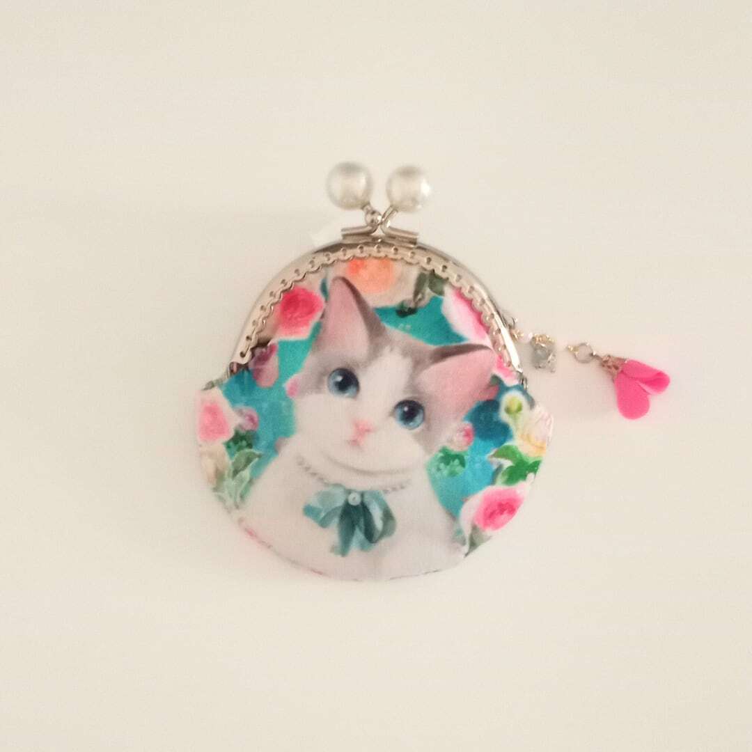 【ハンドメイド】がま口ポーチ・コインケース<br>
「 パールリボン猫 」
