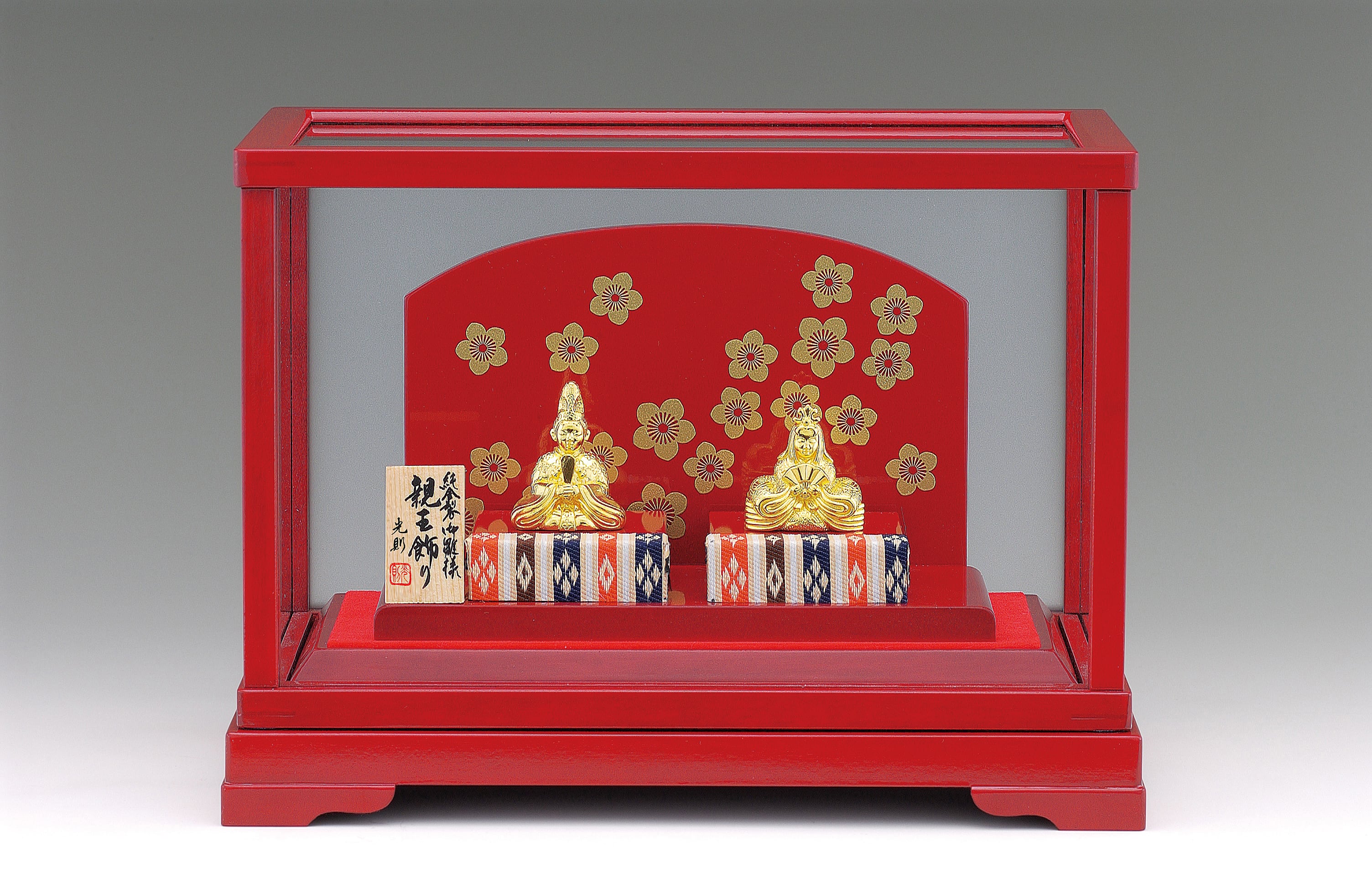 純金　御雛様　親王飾り　10ｇ　　　　　　　ガラスケース入り