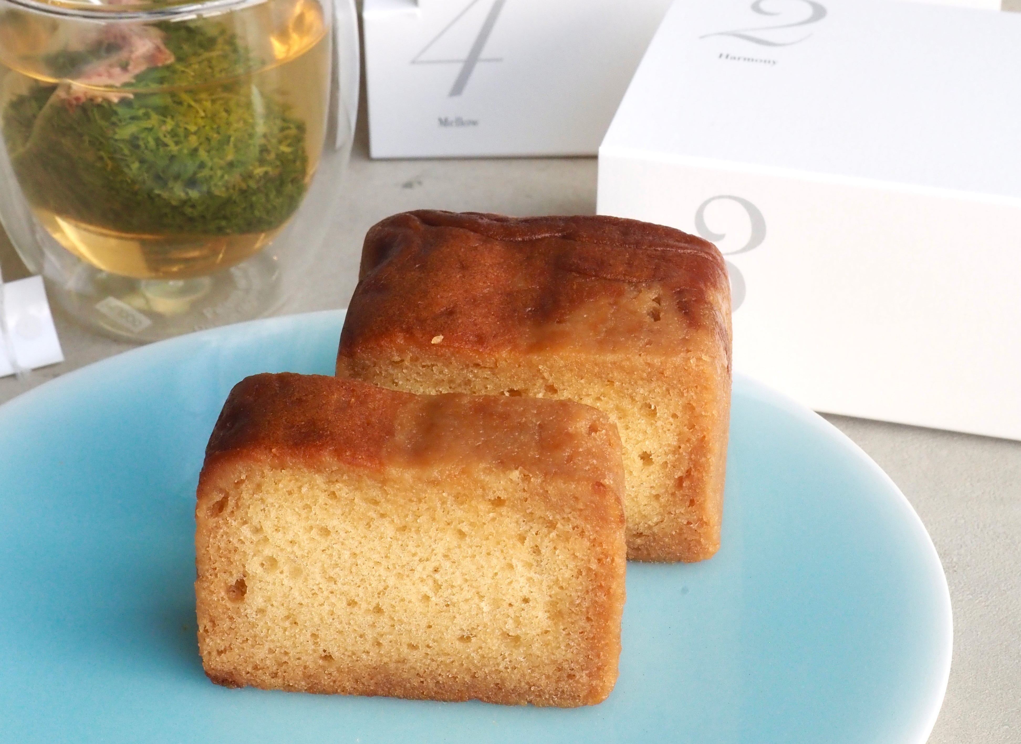 オンラインショップでブランデーケーキをご購入のお客様にスペシャルなギフトをご用意しました。