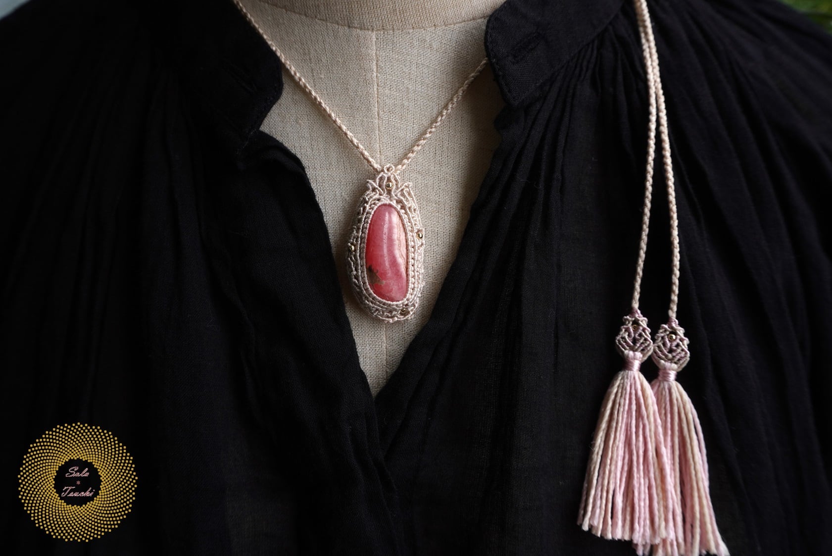 (絹糸) ロードクロサイトのマクラメ編みペンダント