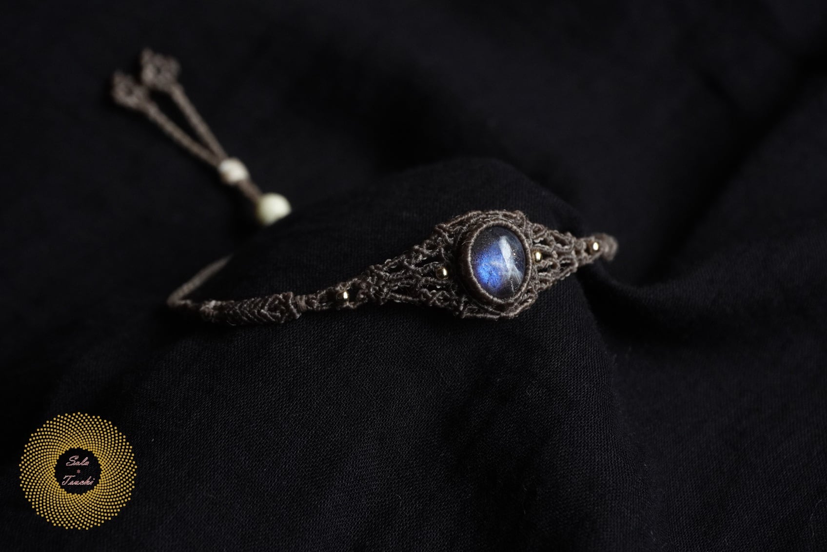 (ワックスコード)ラブラサンストーンのマクラメ編みブレスレット