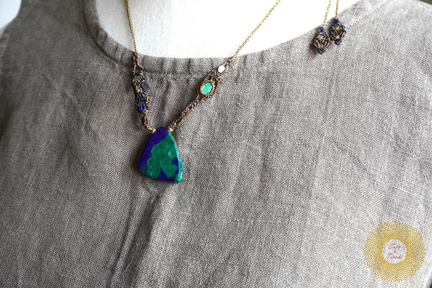 (ワックスコード)アズロマラカイトとオパールのマクラメ編みペンダント