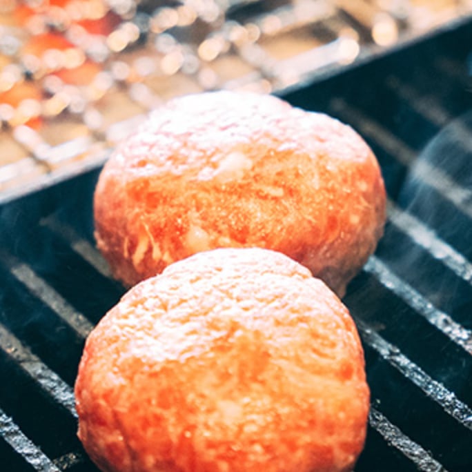 つなぎ不使用！だから
<br>
ステーキのような食べ応え！