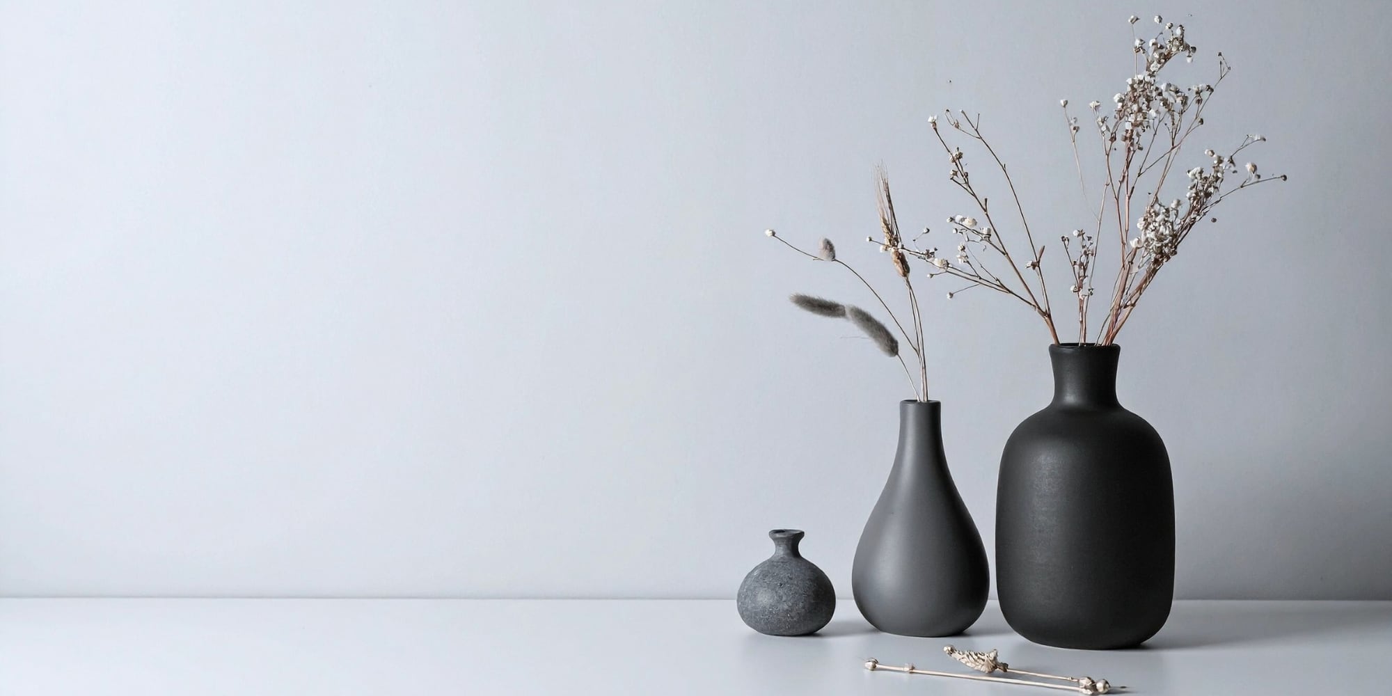 内なる明晰さ、外なる形、
持続する構造。