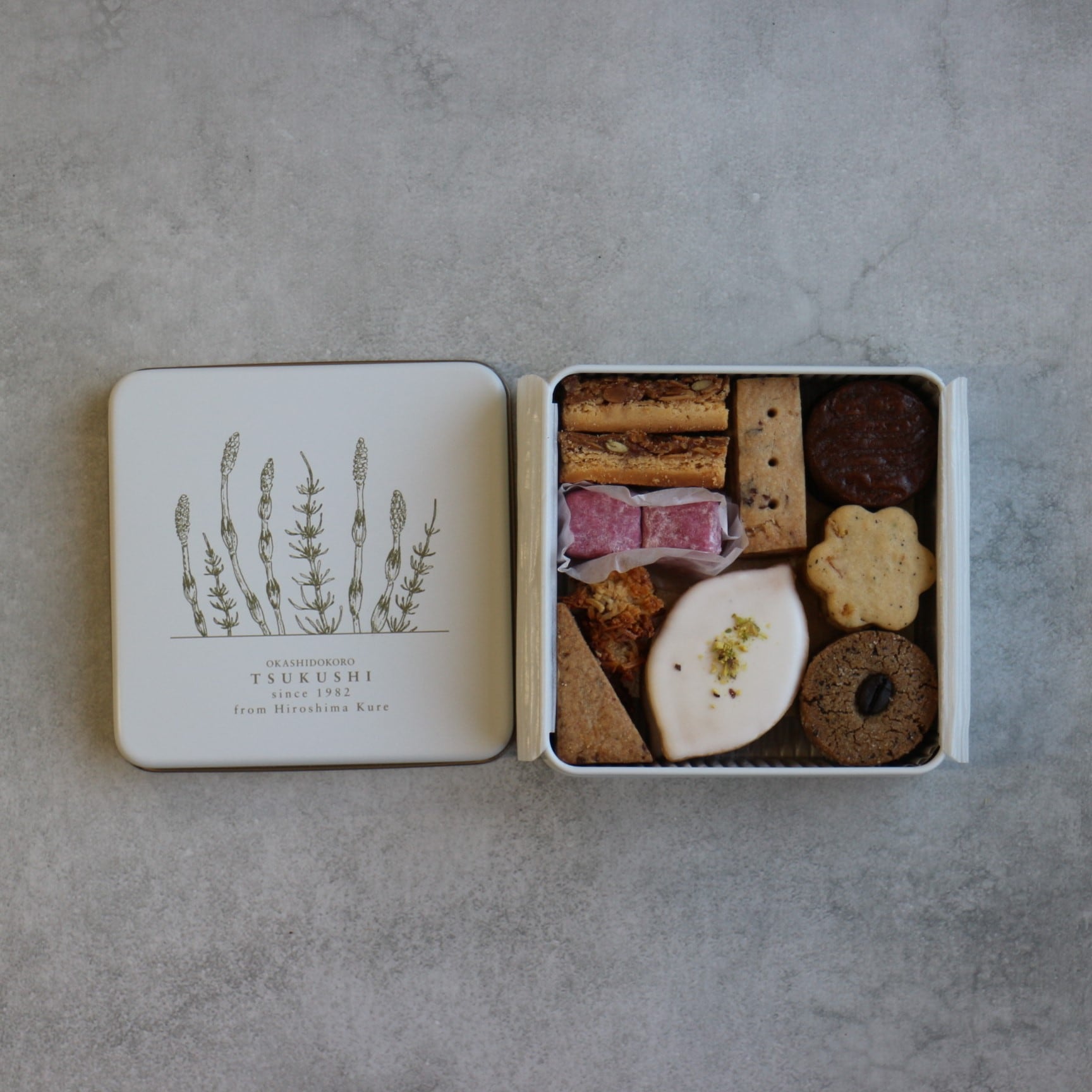 御菓子処つくしのクッキー缶
