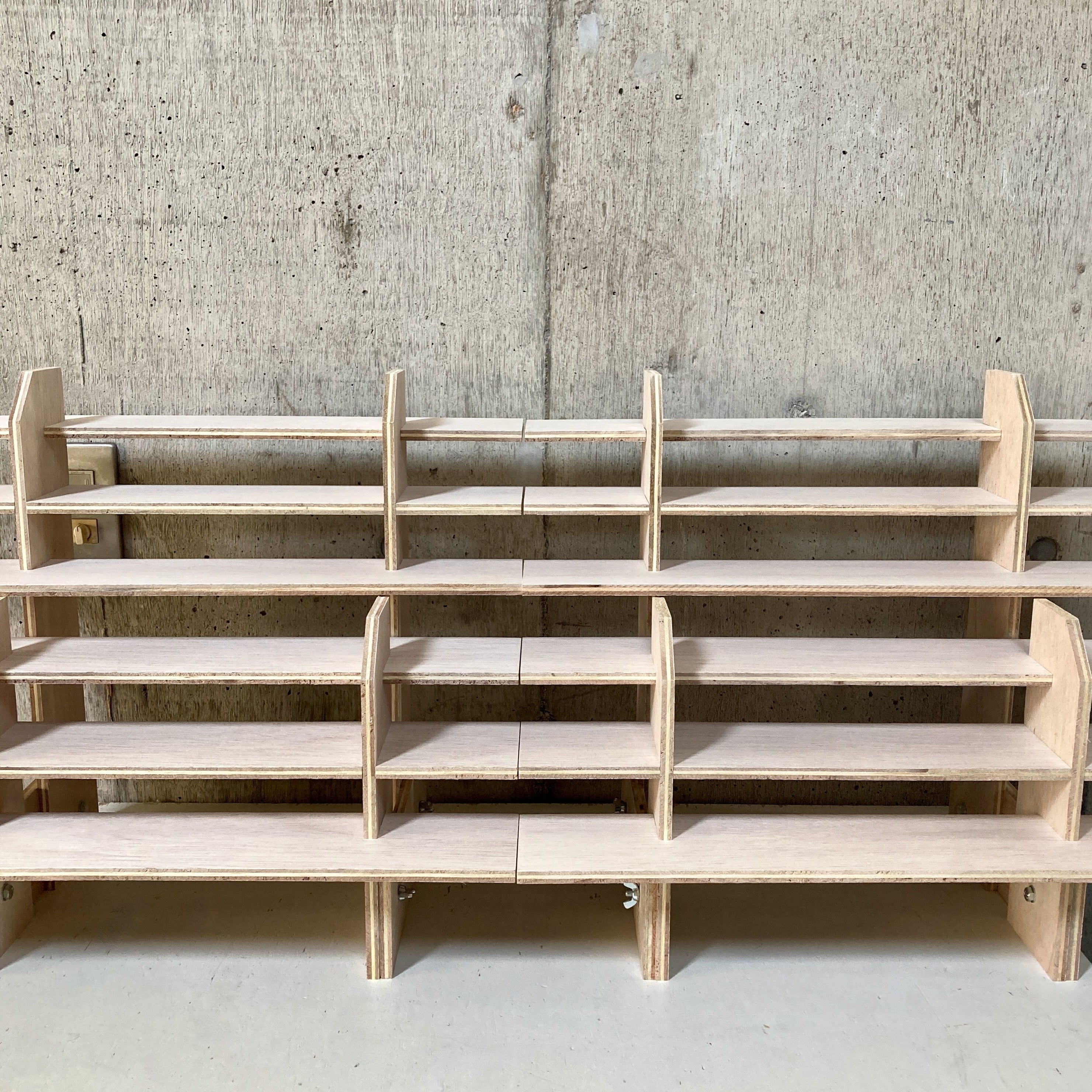 什器 ひな壇3段/50幅/普通合板〈上質材〉 組立式 イベント什器 什器 ひな壇3段/50幅/普通合板〈上質材〉 組立式 イベント什器