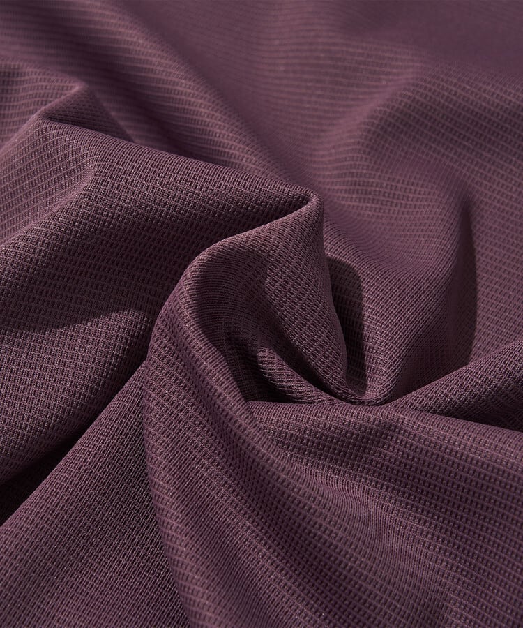 BUILT FOR COMFORT
快適さを保つベースレイヤー

肌に最初に触れ、汗を素早く排出しながら体温を安定して保つファーストレイヤーです。