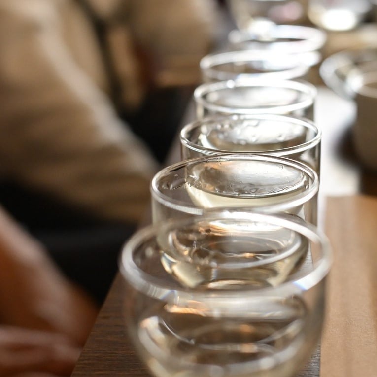 店主が練りに練った超厳選した日本酒４銘柄を月２回お届けします