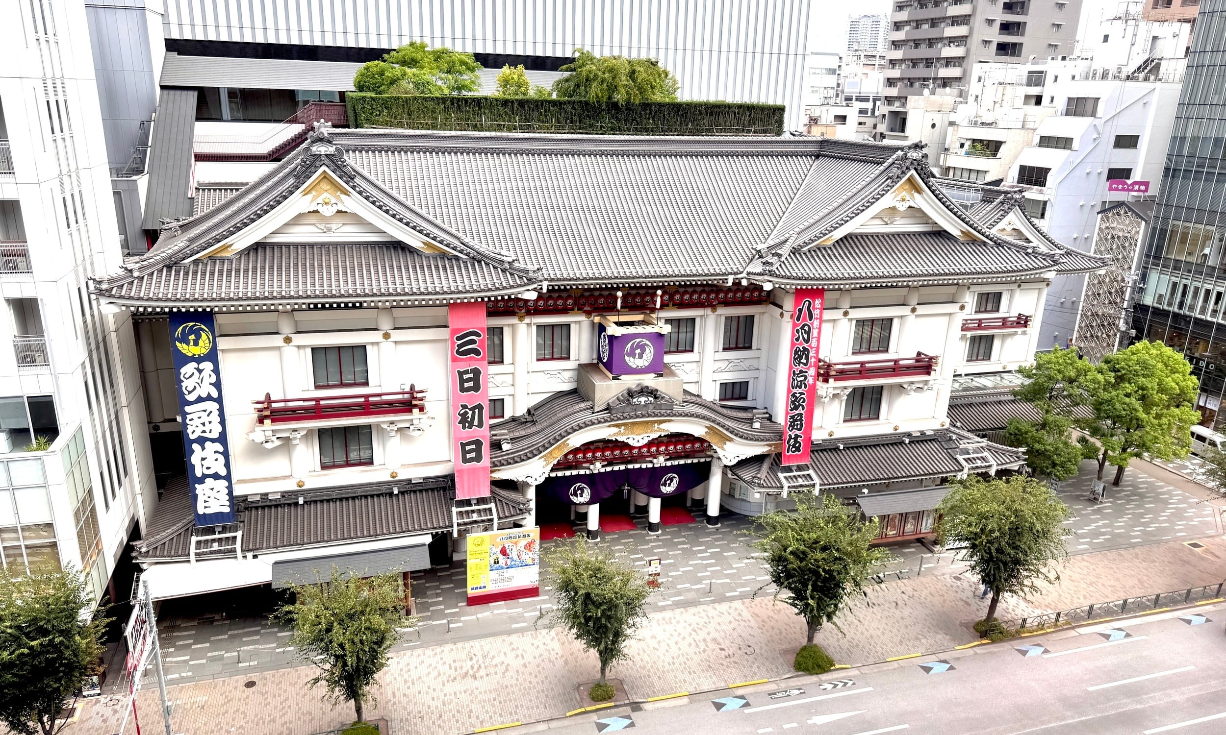歌舞伎座の正面。銀座の一等地に