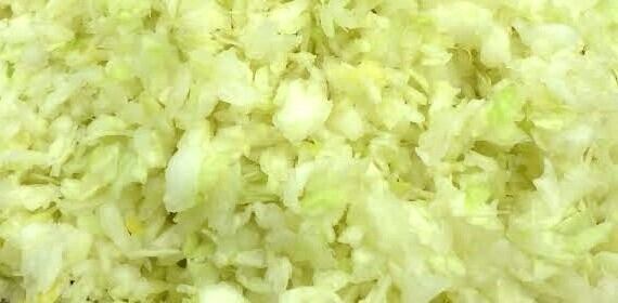 肉の旨味をより一層掻き立てるバランスで、野菜もたっぷり入っております。つい何個も箸が進んでしまう逸品に仕上げました。