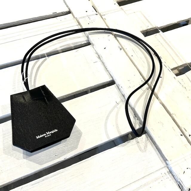 Maison Margiela【メゾン マルジェラ 】 HANG KEY CASE のご紹介 Maison Margiela【メゾン マルジェラ 】 HANG KEY CASE のご紹介