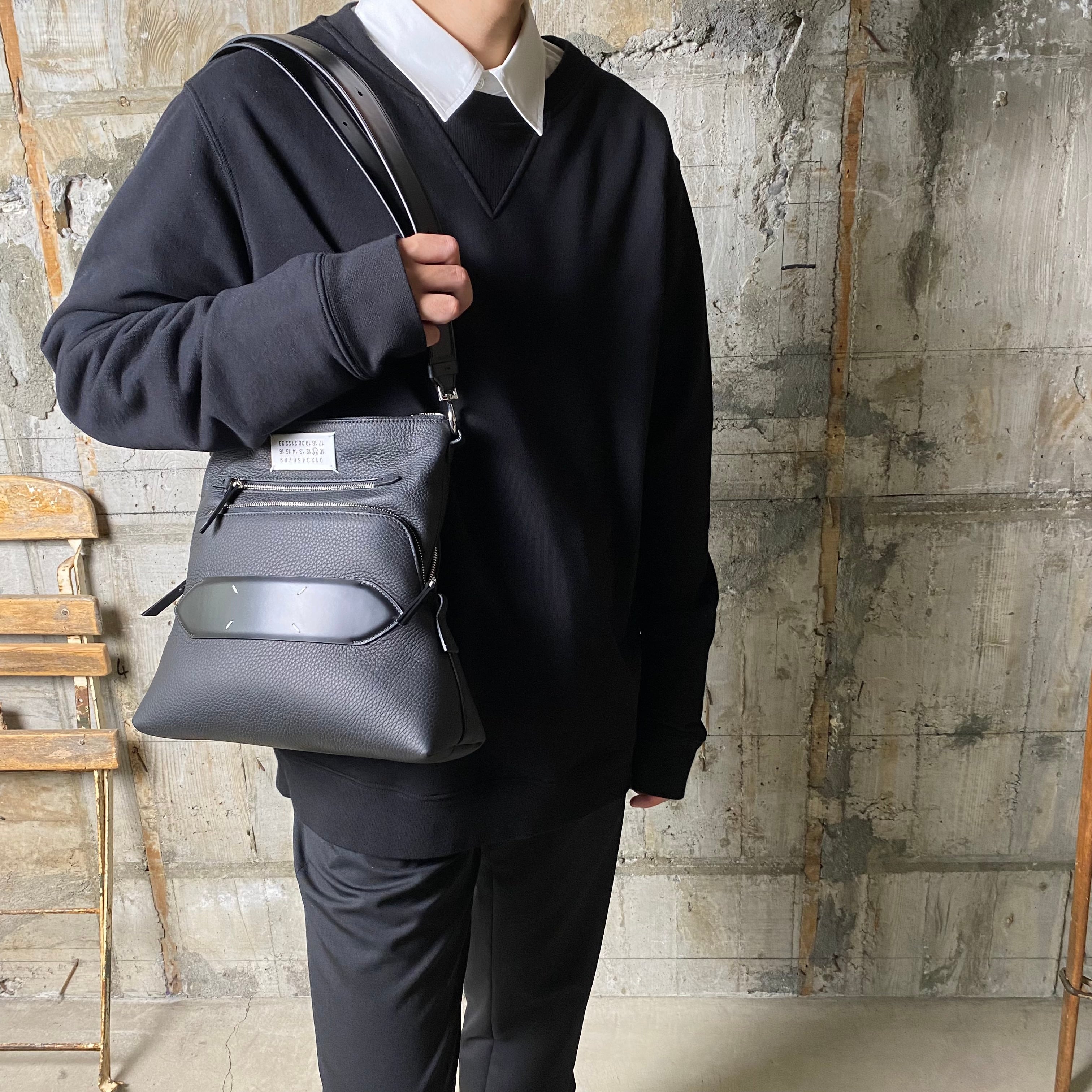 直営店▲Maison Margiela▲ボディバッグのソフト5AC Maison Margiela/】SOFT 5AC MULTIFUNCTION BAGのご紹介