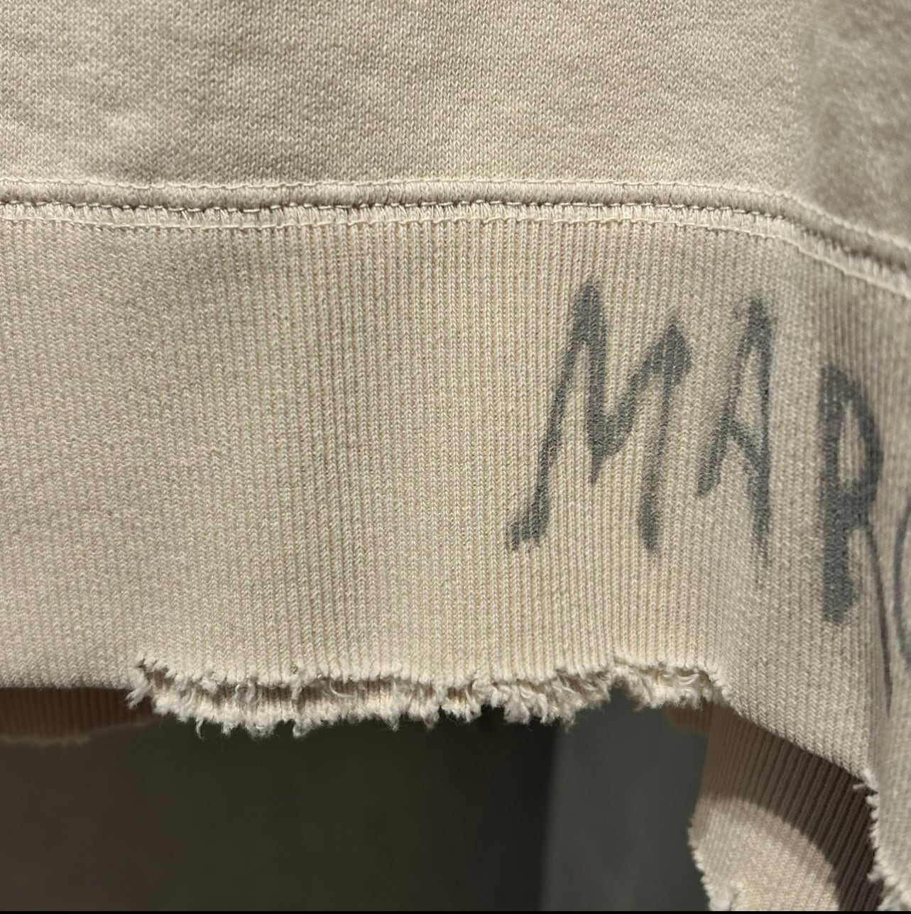 Maison Margiela/メゾン マルジェラ 】ペイントロゴクルーネック Maison Margiela/メゾン マルジェラ 】ペイントロゴクルーネック
