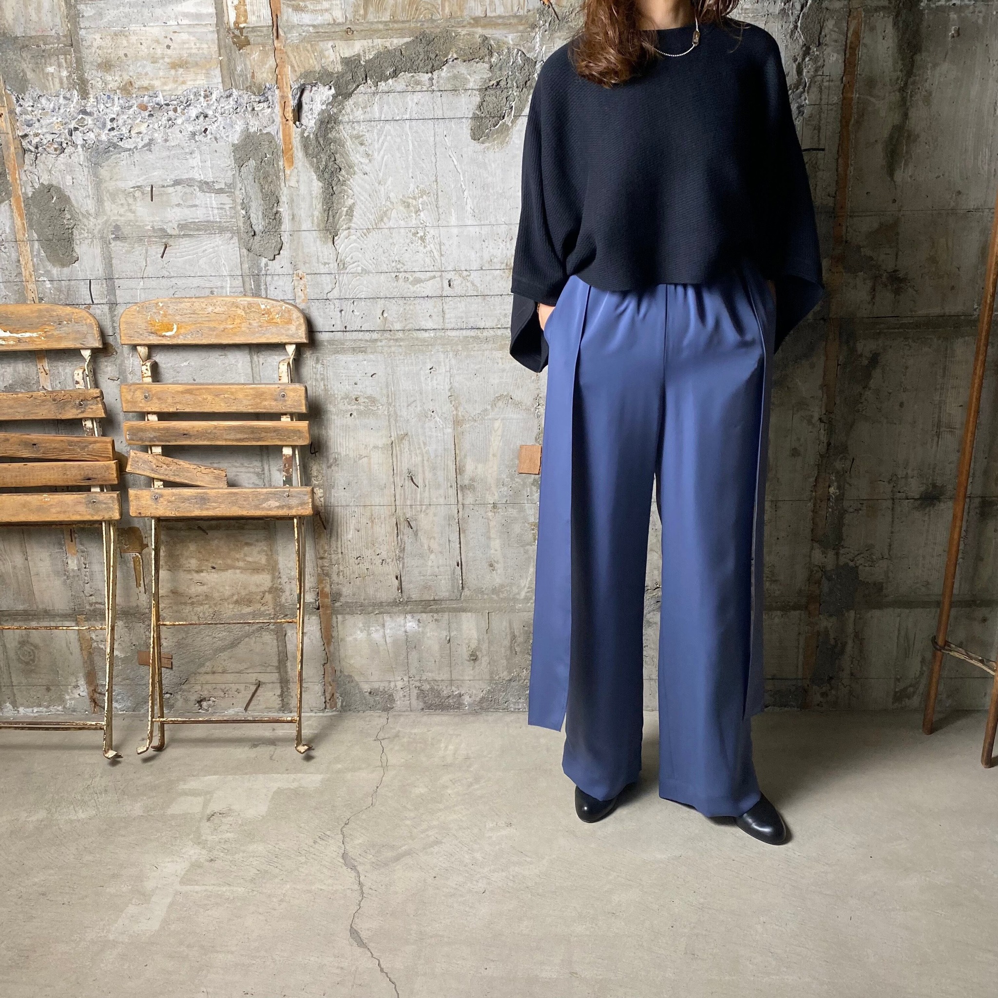 「HYKE/ハイク」TWIST EASY PANTS のご紹介です。 | glamour online