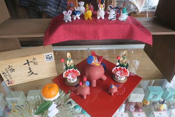2026 新年明けましておめでとうございます。すごい新聞記事 | 木彫