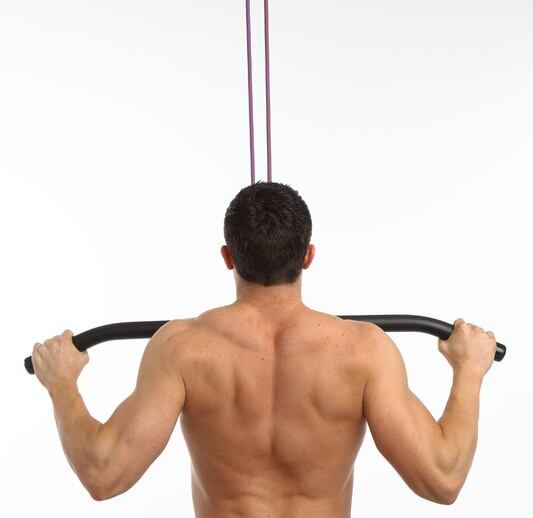 自宅筋トレ必須グッズは「上から引く器具」＝簡易ケーブルマシンや