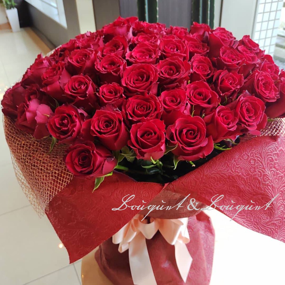 ホテルミラコスタへプロポーズに108本の赤バラの花束をお届け 花言葉は 永遠 トハニ 幕張のお花屋さんからウェディングやお祝い花 胡蝶蘭 プリザーブド おしゃれなプレゼントをお届け ブーケアンドブーケ