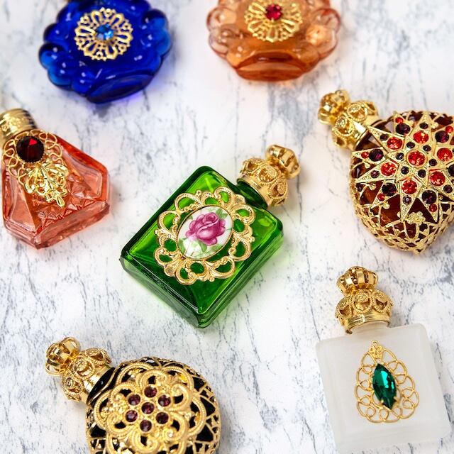 薔薇のカメオの香水瓶🌹 | 一年中クリスマスのお店R-dott.(アールドット)