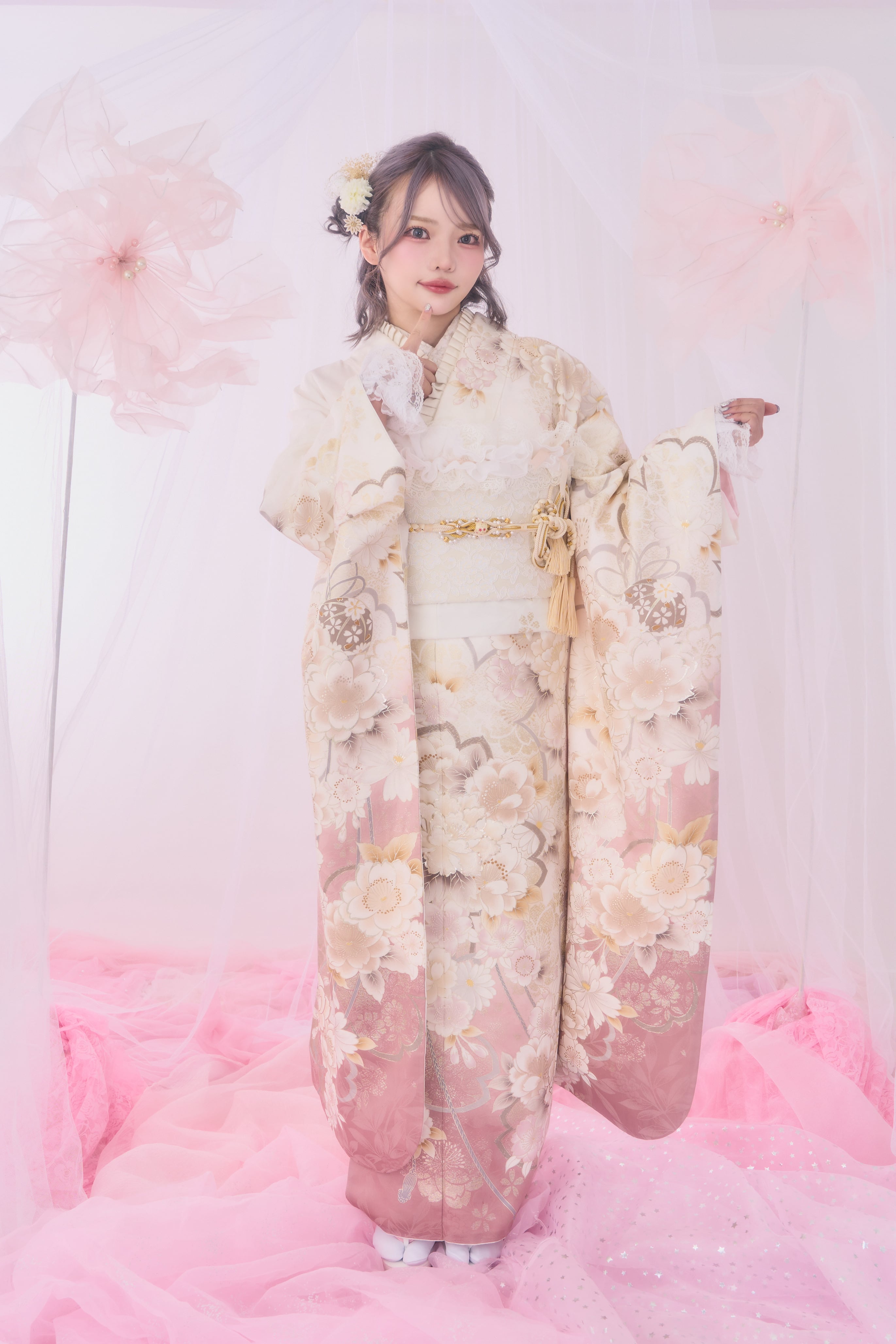 淡いピンク 花柄 振袖 着物 華徒然×吉木千沙都】優美な花柄。淡いピンクの振袖｜ちぃぽぽ | kimono