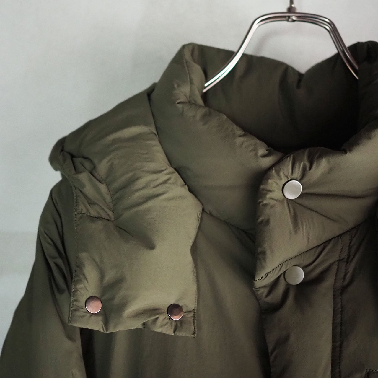 YOKO SAKAMOTOのオリーブカラーのダウンパーカー | 洋服と工芸