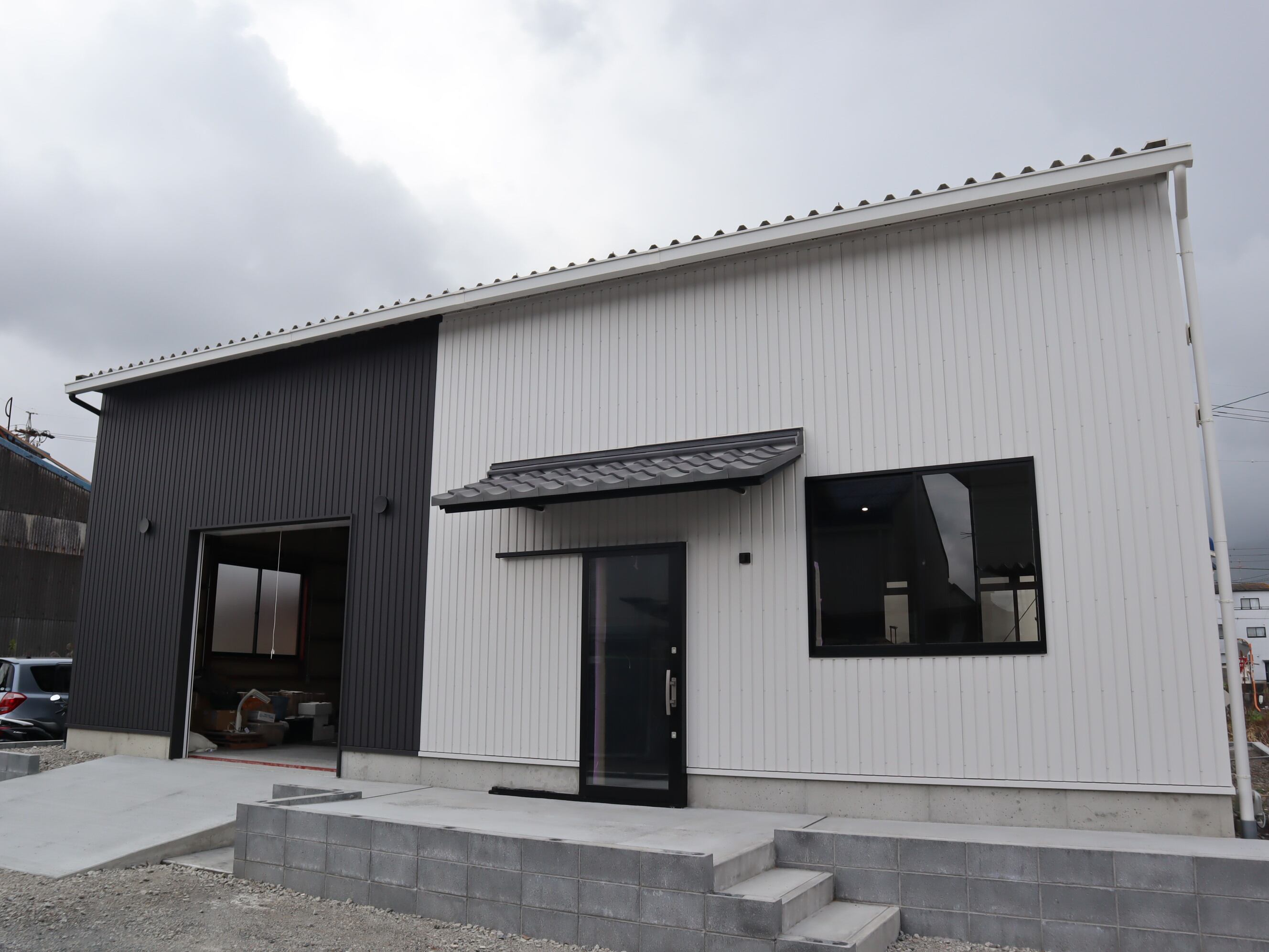 値下げ‼️瓦細工 特注 長尾先生作 長澤瓦商店株式会社が瓦インテリア専門店をオープンしました。 瓦小物