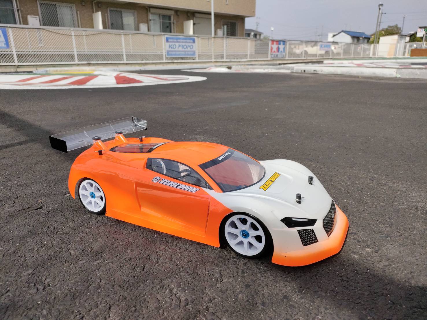 exel RACING スキー ストック オレンジ/黒　GS 高速系 R/C SuperGT選手権グループAボディ【R−TEK GT】の走行テストを