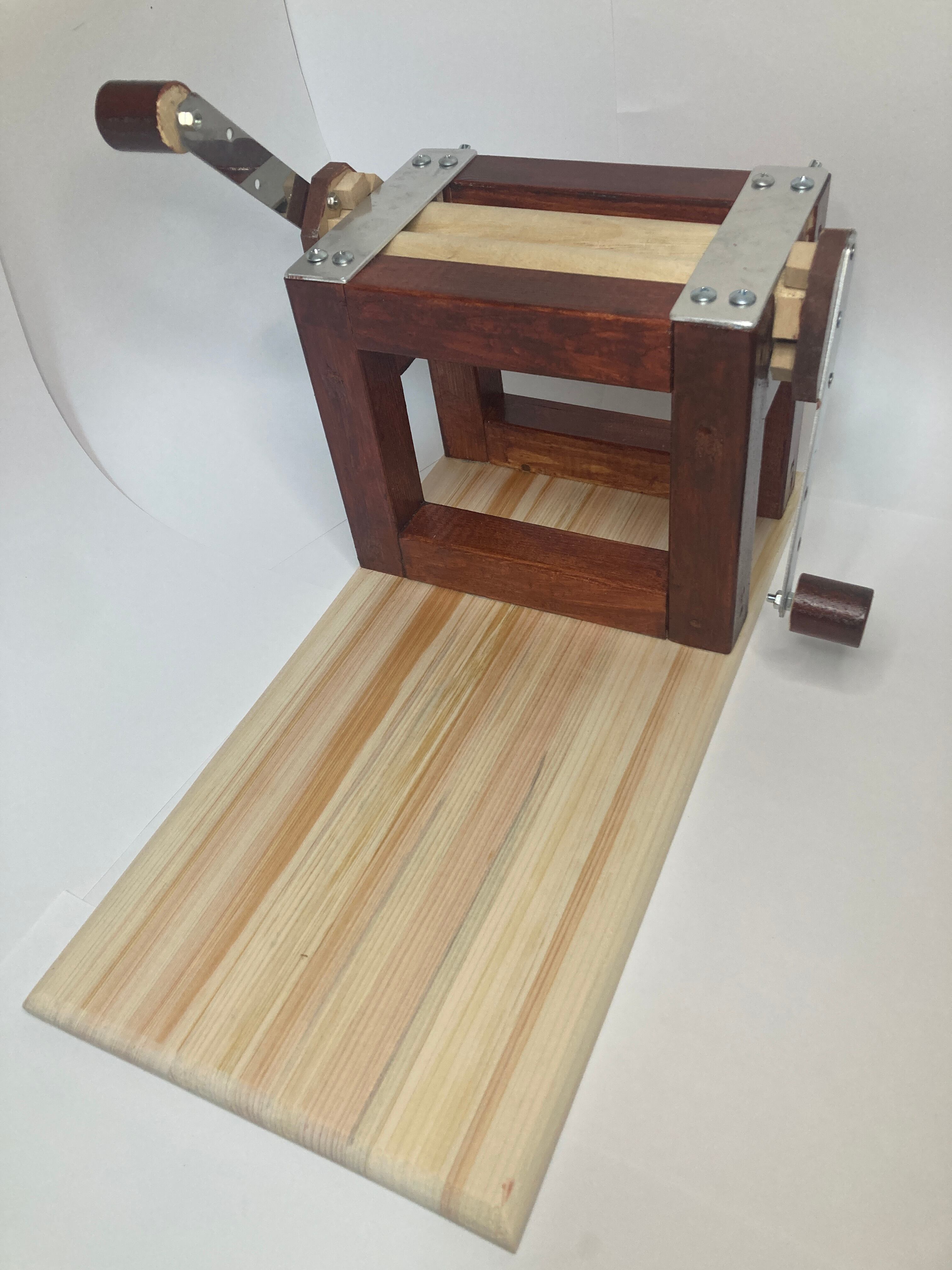 簡易型綿繰り機の2号機が完成しました | KARAKURI ONE