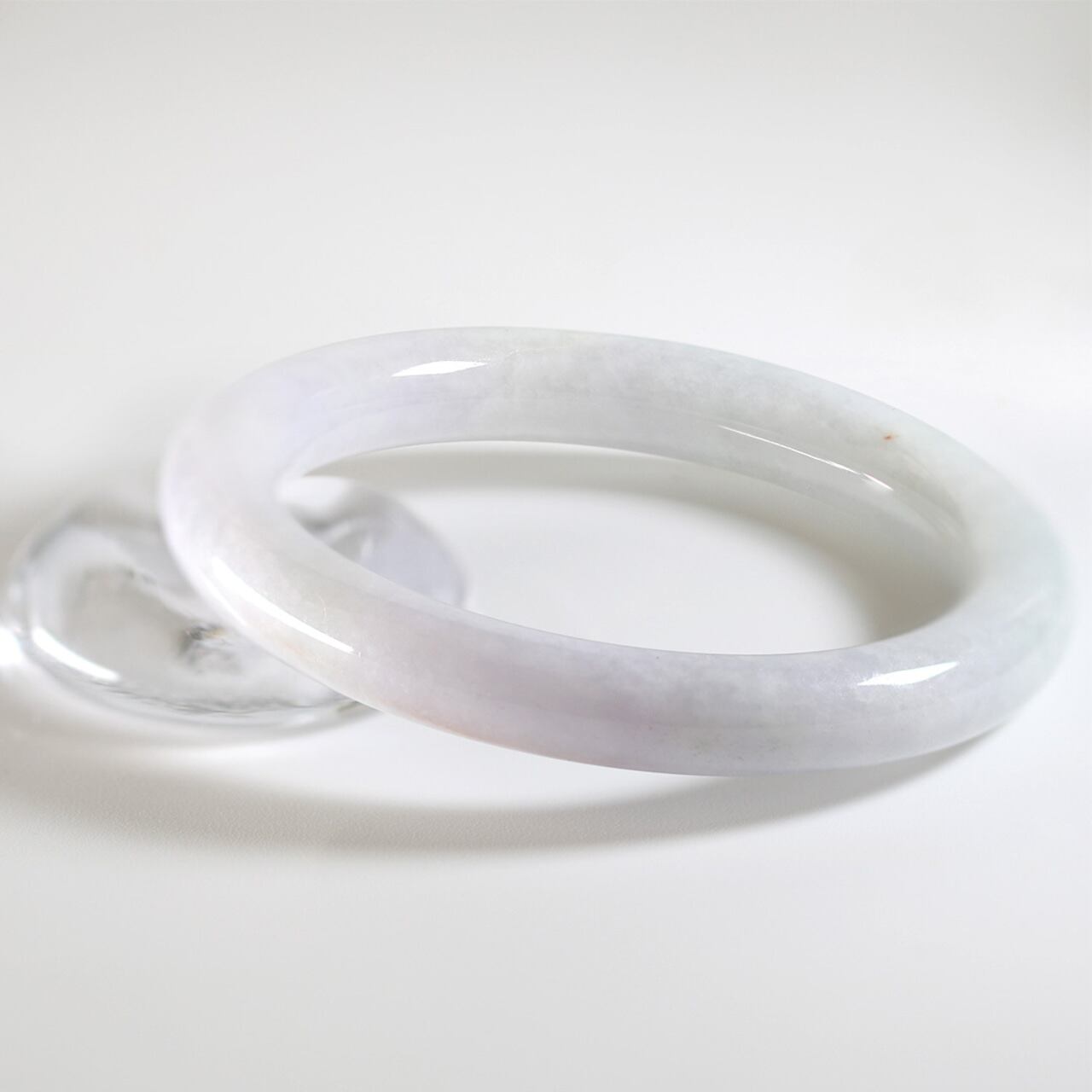 気品あるラベンダーカラーの翡翠バングル | 【MeiNu（メイニュウ