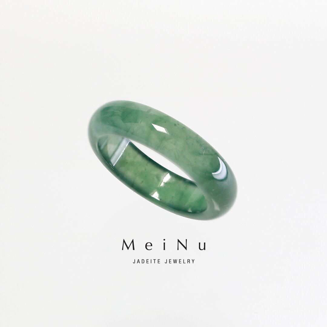 透けるほどの透明感がある翡翠甲丸リング | 【MeiNu（メイニュウ